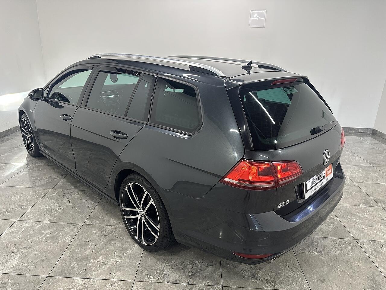 Volkswagen Golf view 4