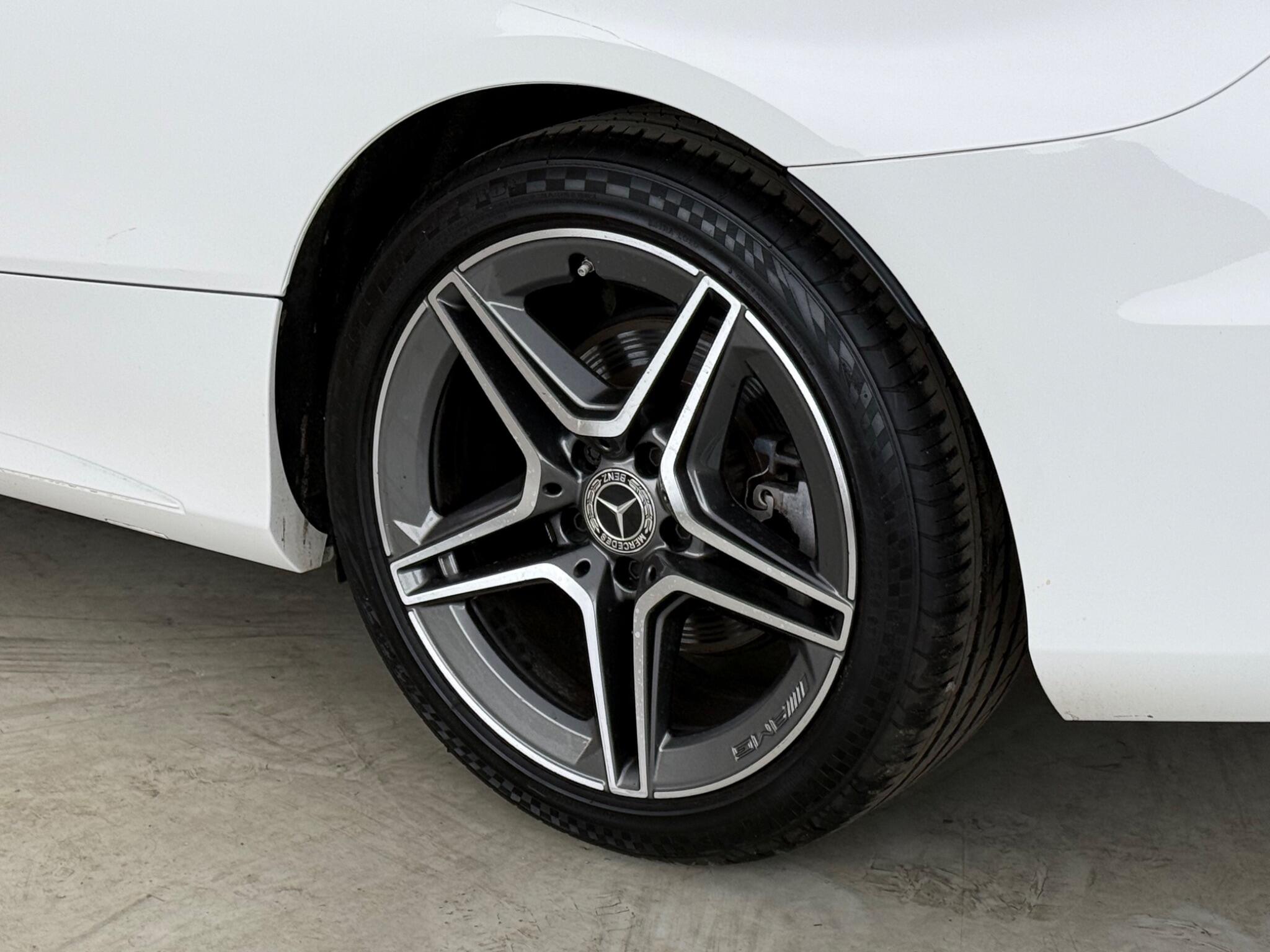 Mercedes-Benz C-Class view 9