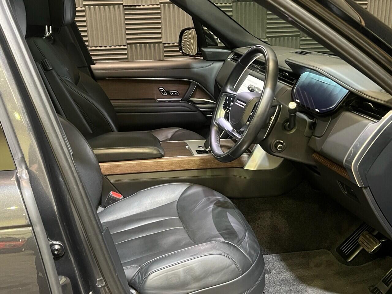 Land Rover Range Rover view 10