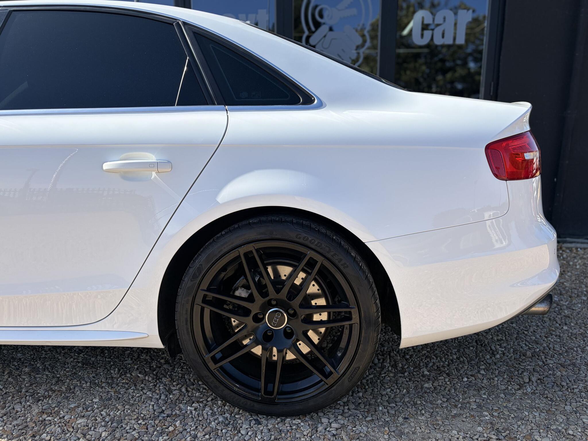 Audi S4 view 7
