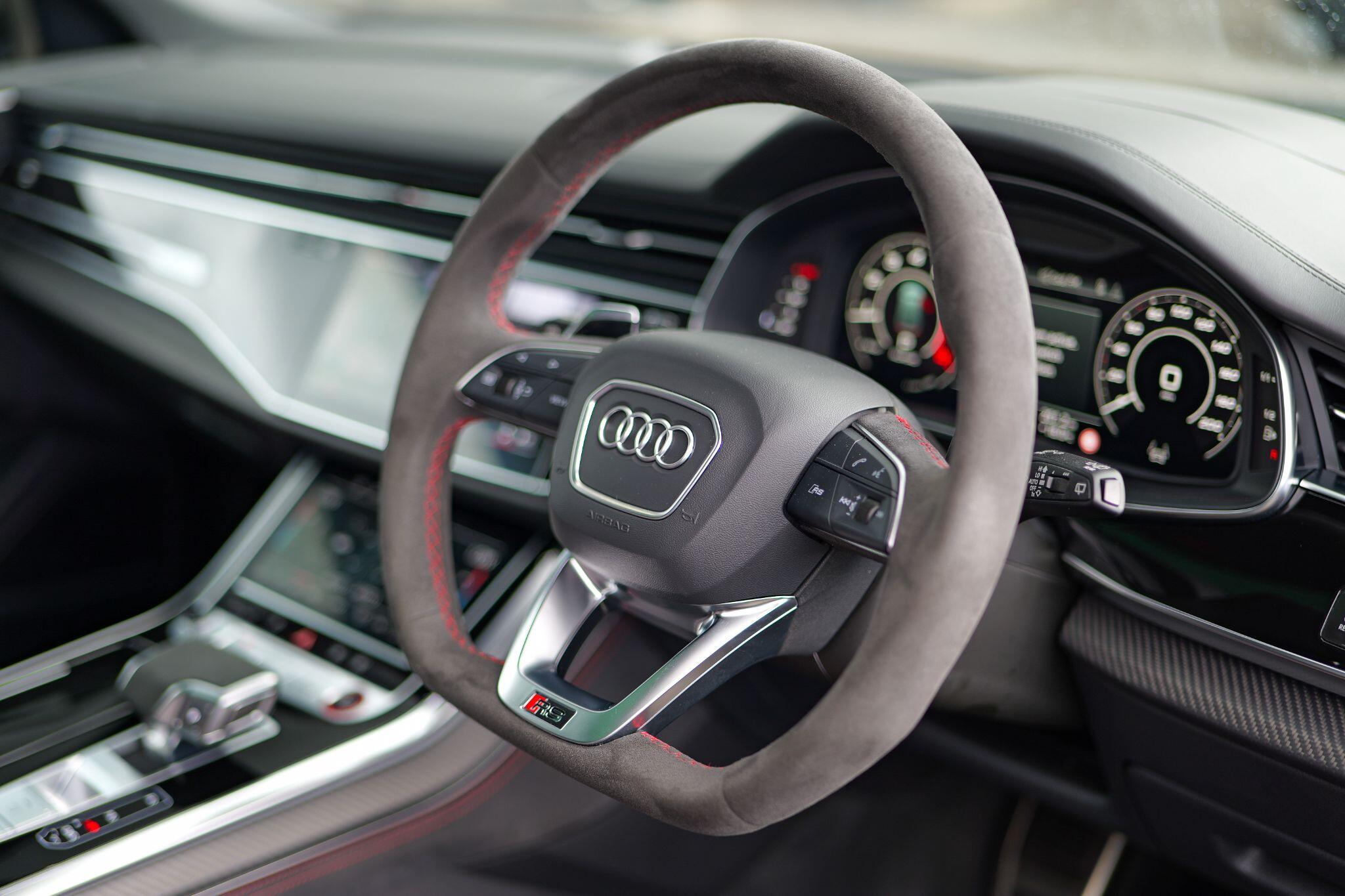 Audi RSQ8 view 17