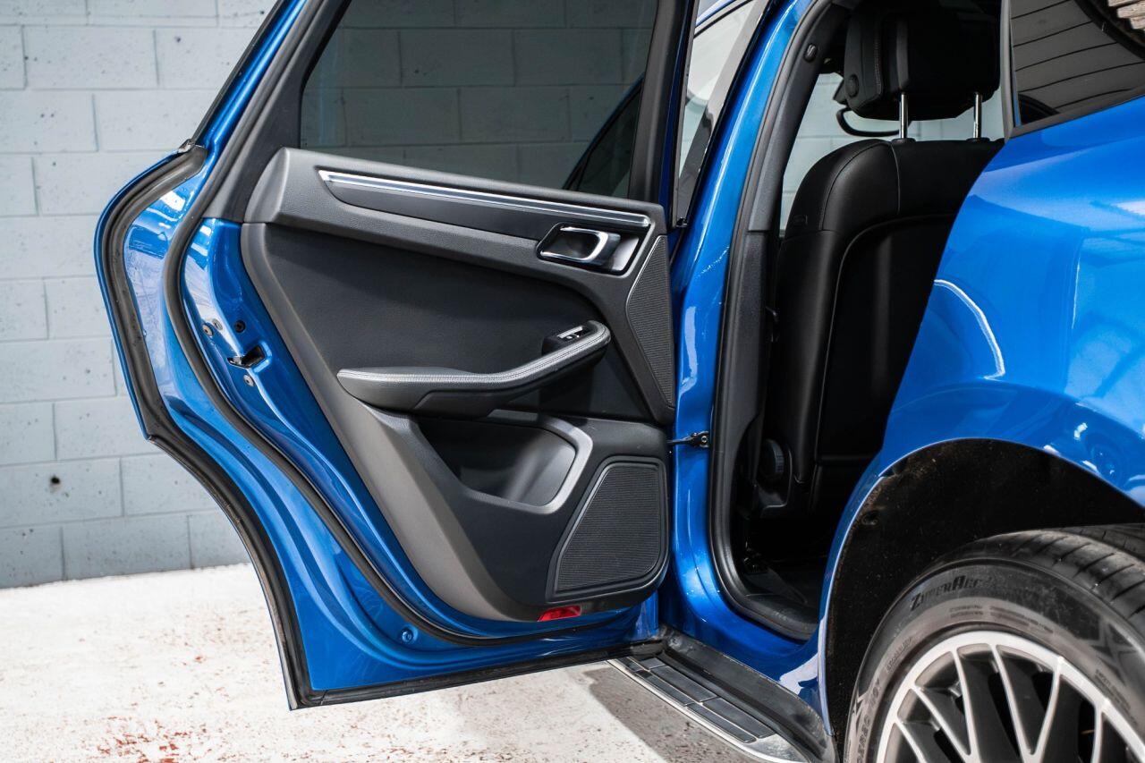 Porsche Macan view 18