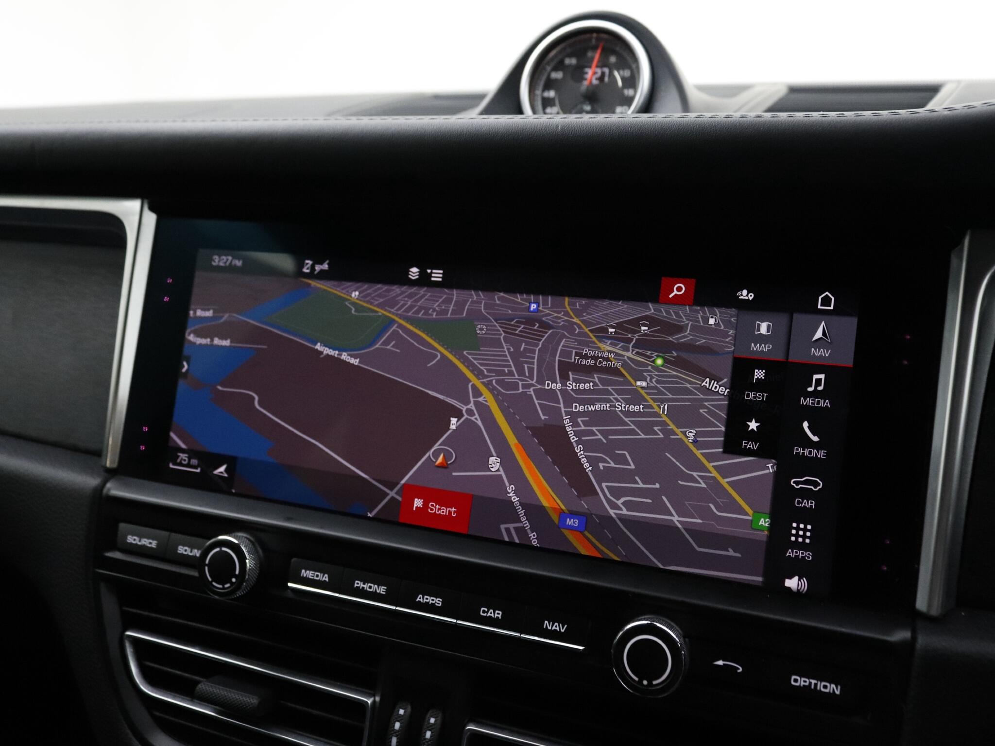 Porsche Macan view 30