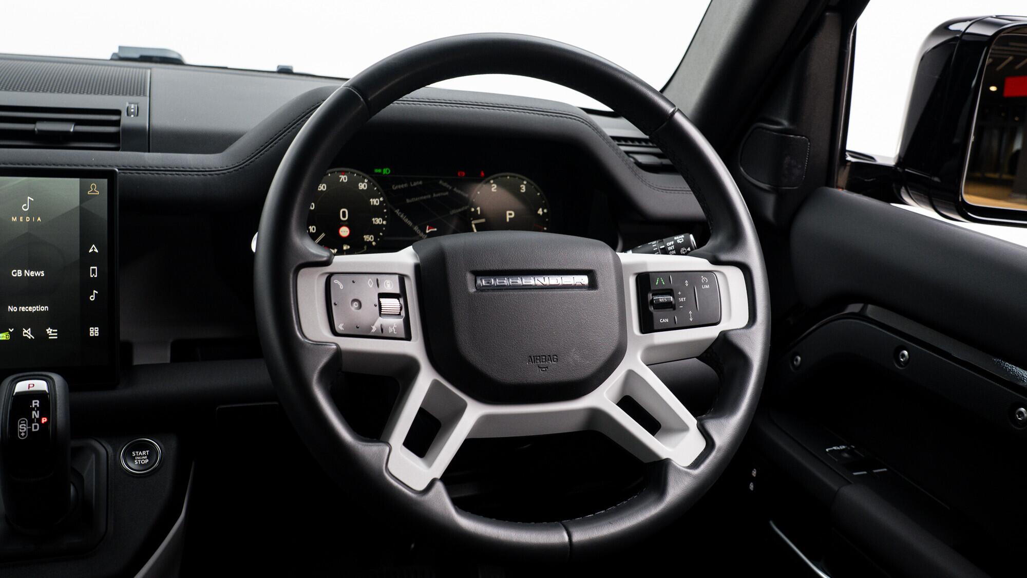 Land Rover Defender 90 view 34