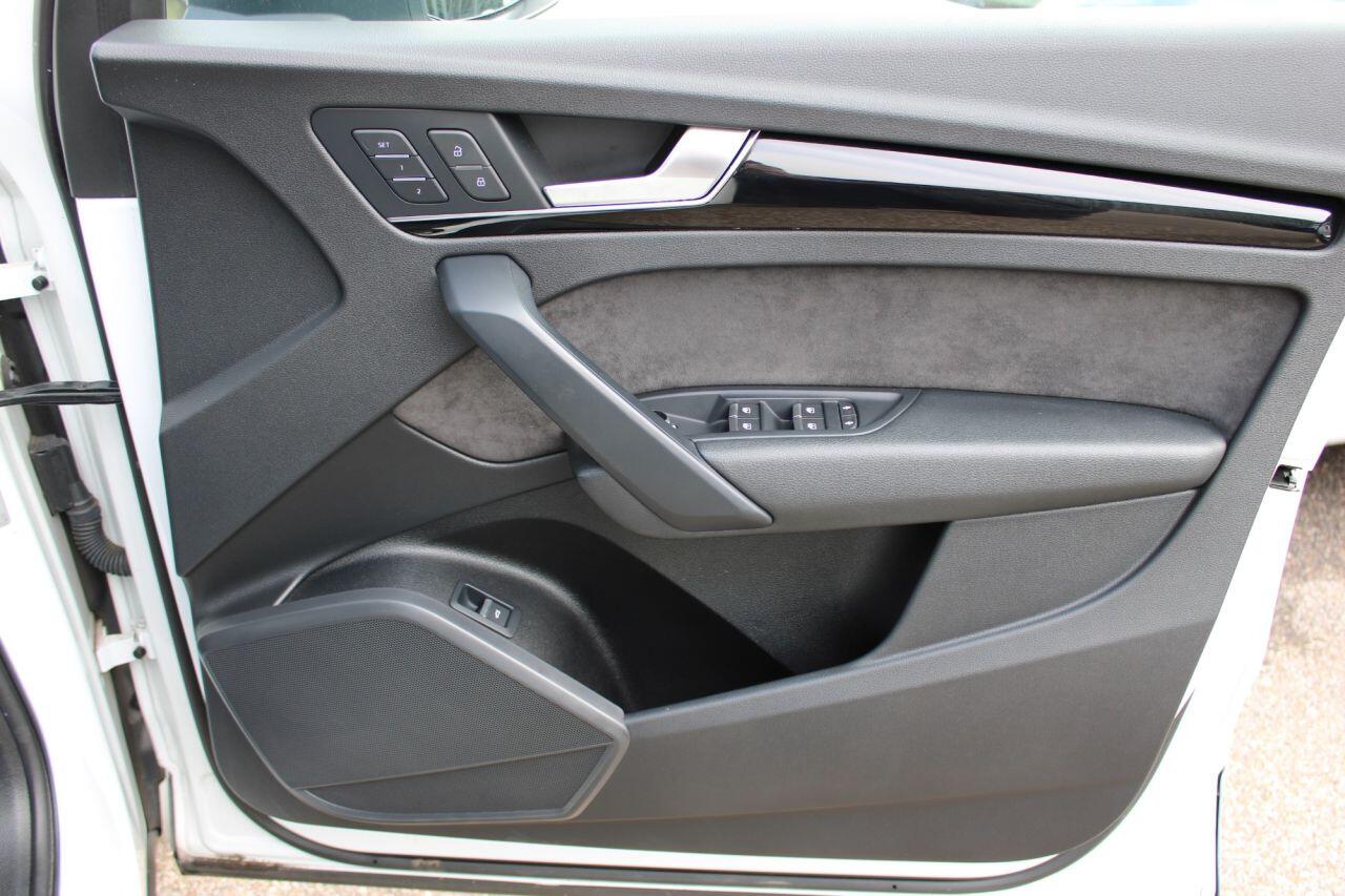 Audi Q5 view 18