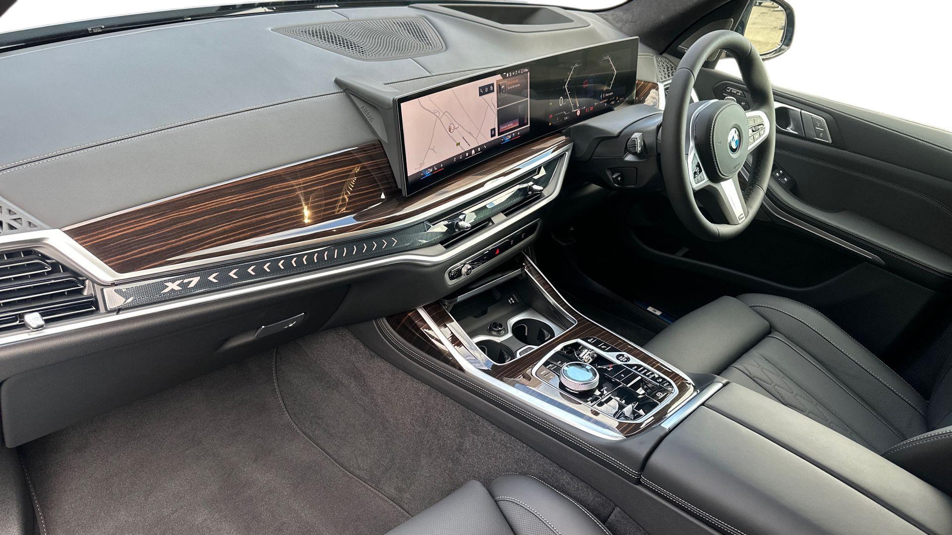BMW X7 view 7