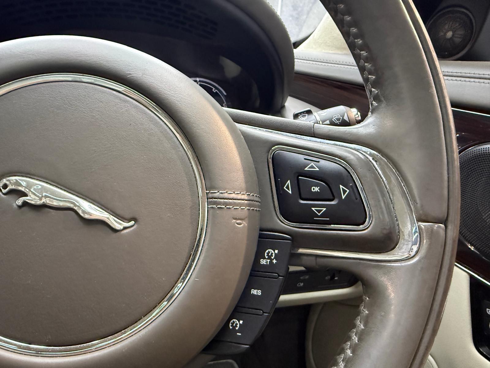 Jaguar XJ view 16