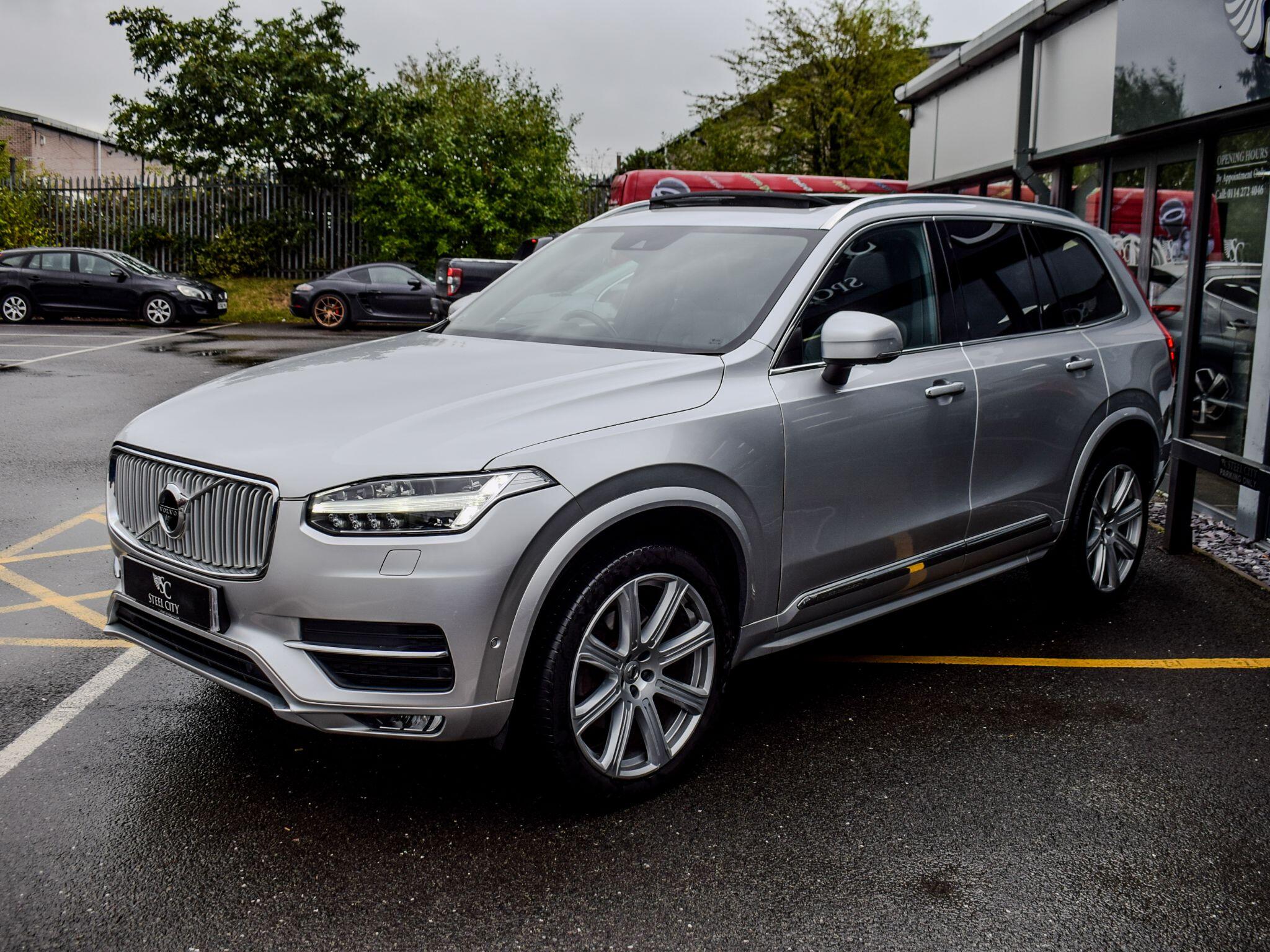 Volvo XC90 view 5