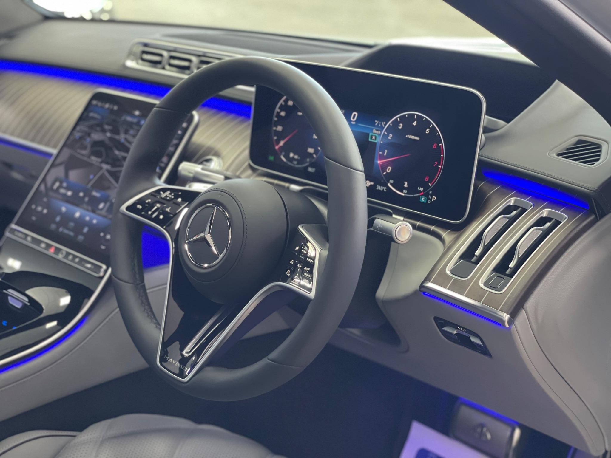 Mercedes-Benz S-Class view 4