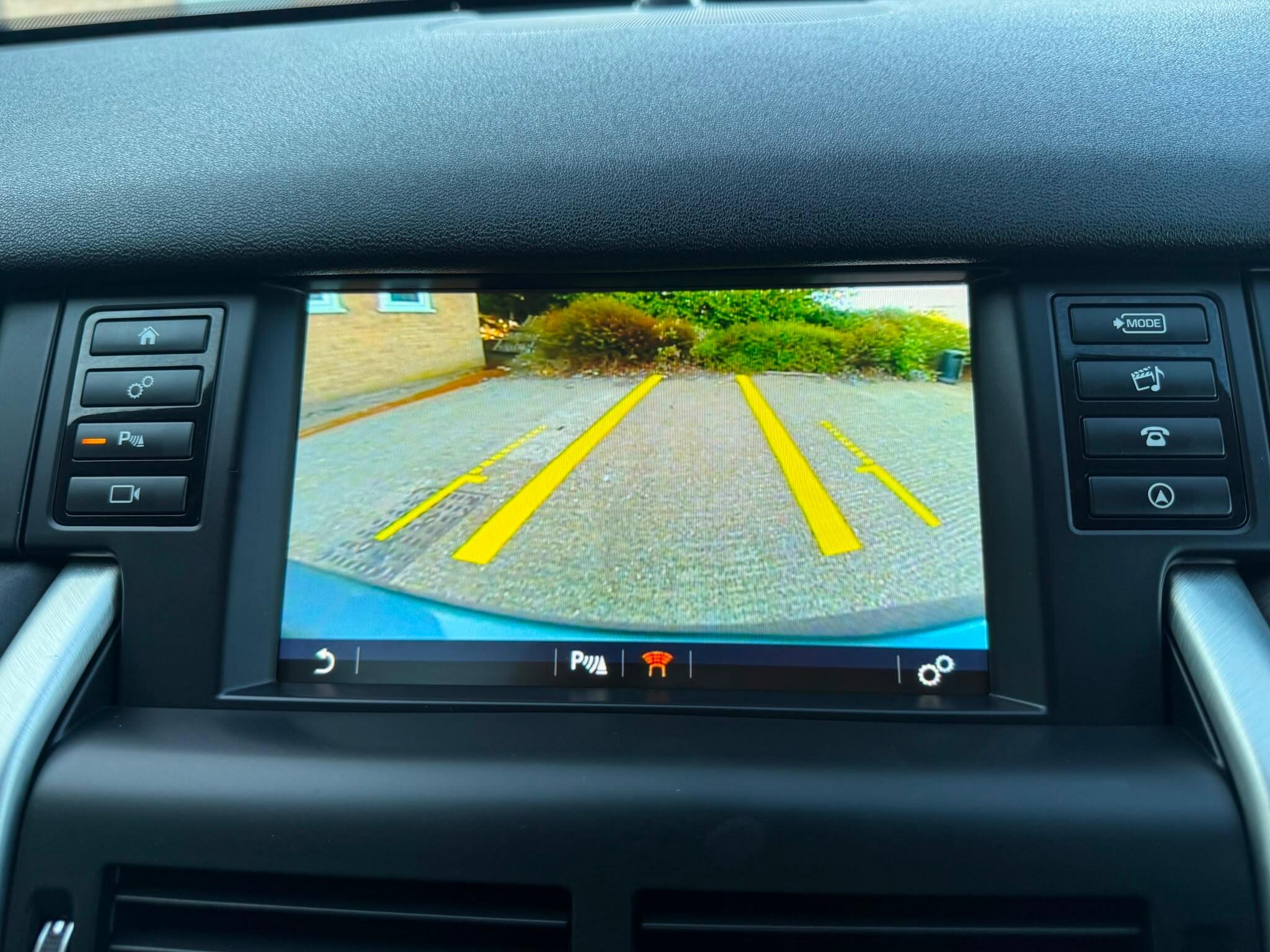 Land Rover Discovery Sport view 11
