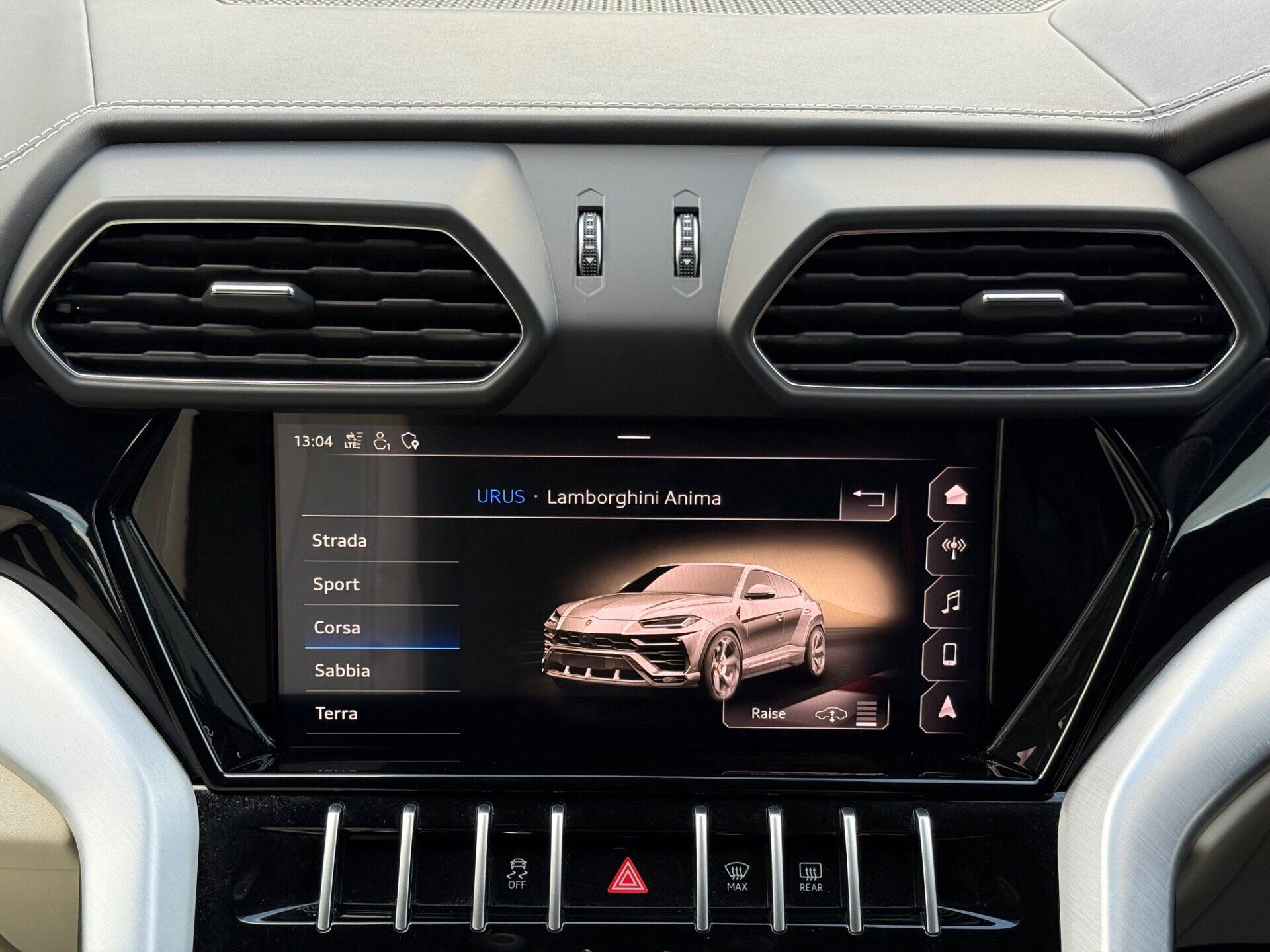 Lamborghini Urus view 55