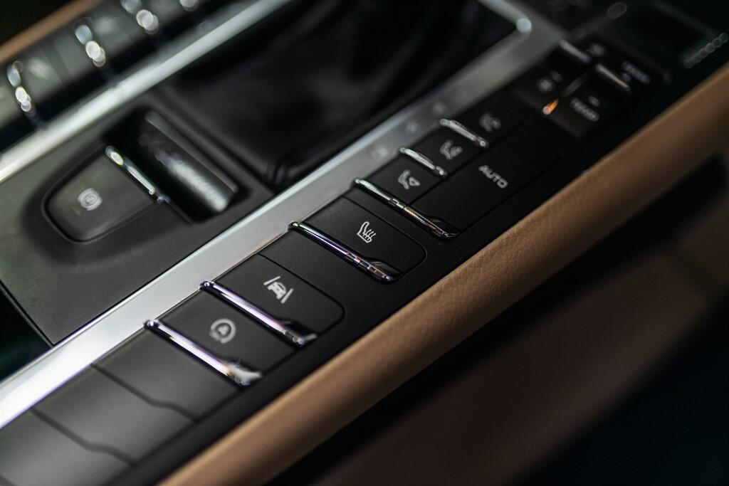 Porsche Macan view 28