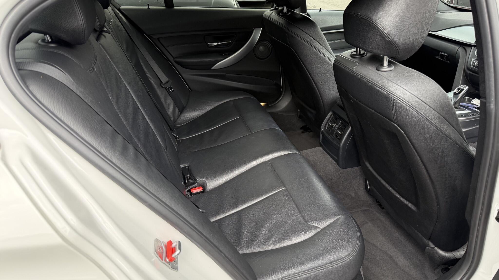 BMW 3 Series view 27