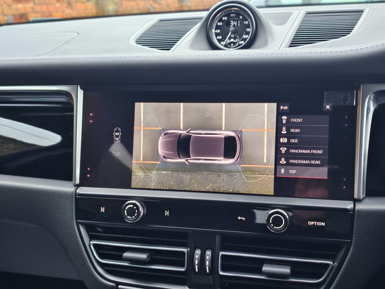 Porsche Macan view 19