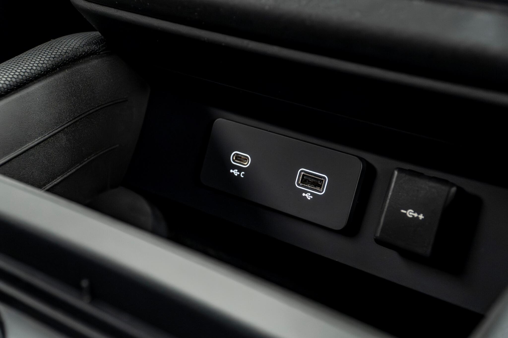 Land Rover Defender view 44