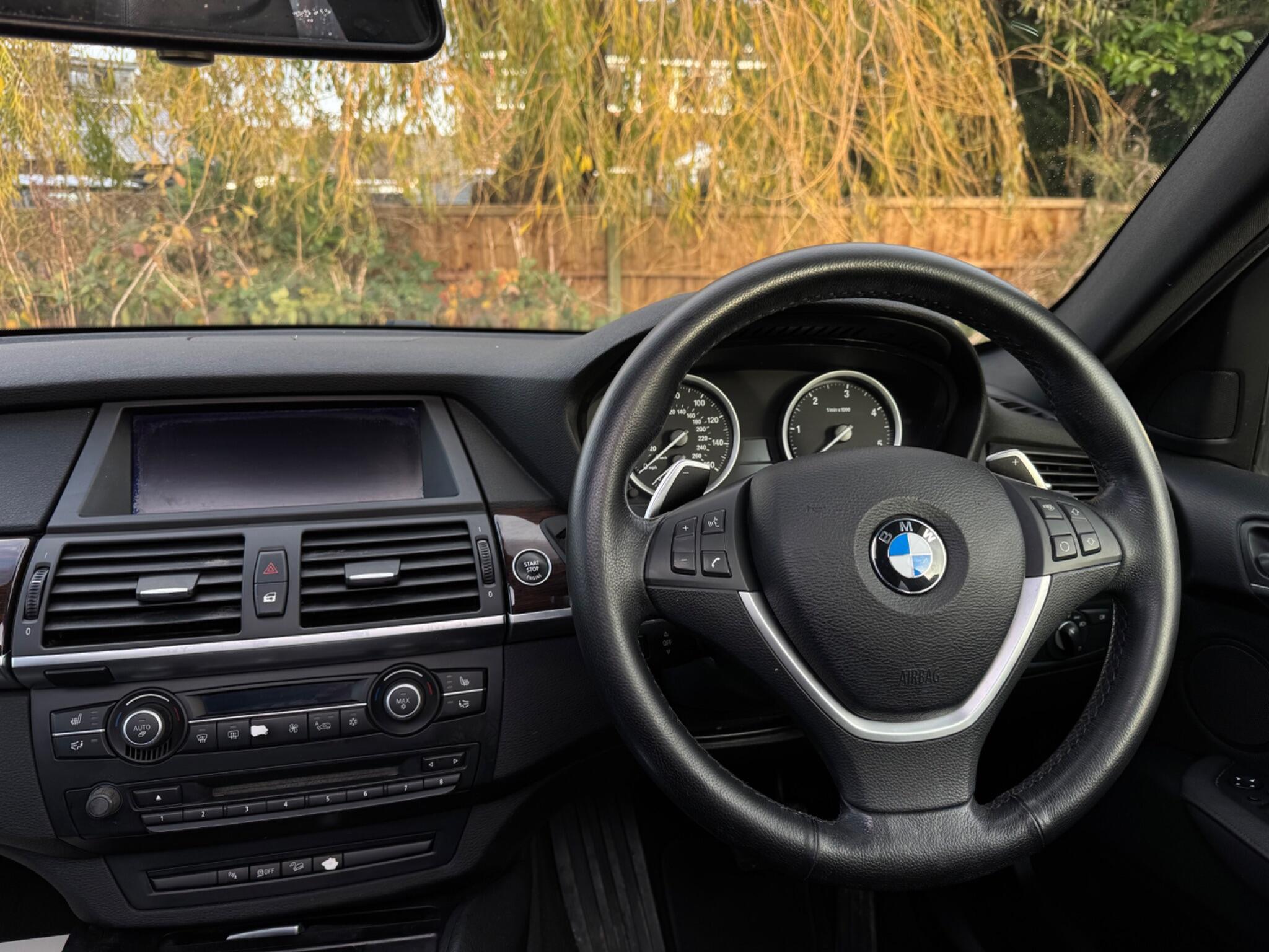 BMW X6 view 30