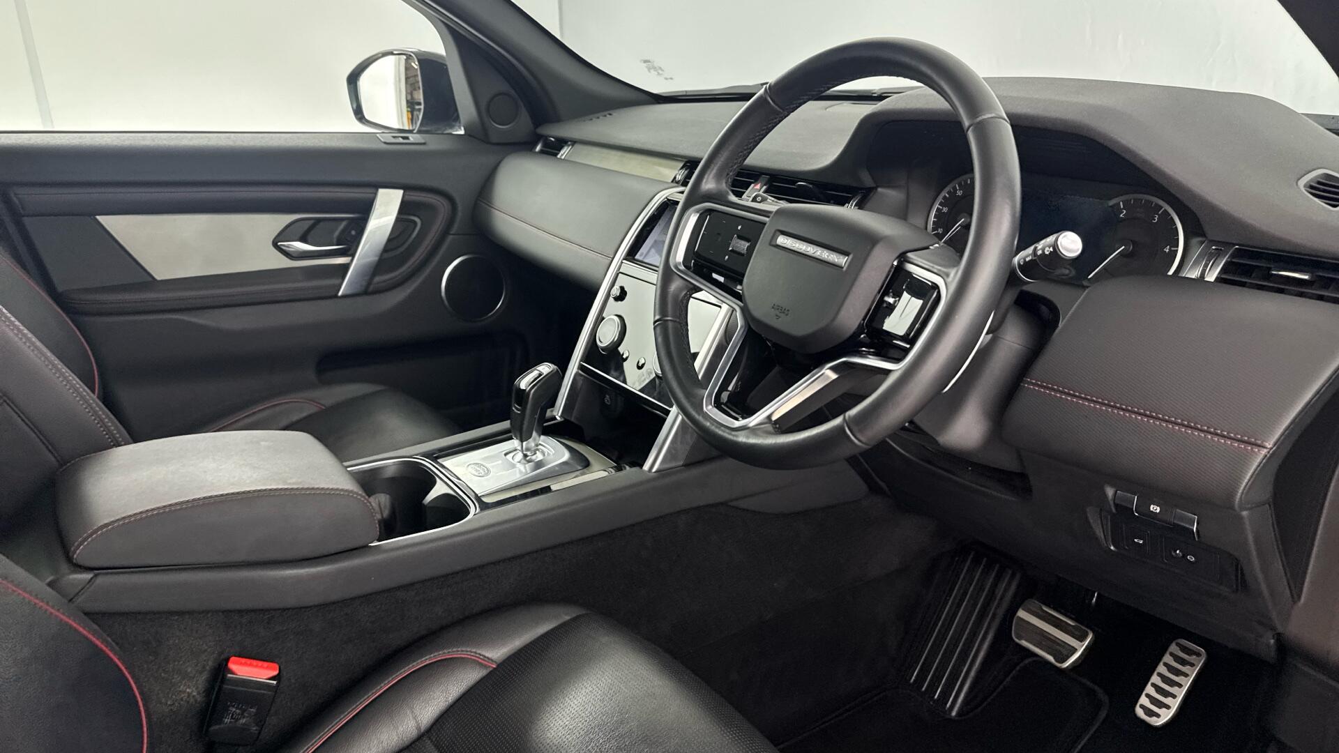 Land Rover Discovery Sport view 9
