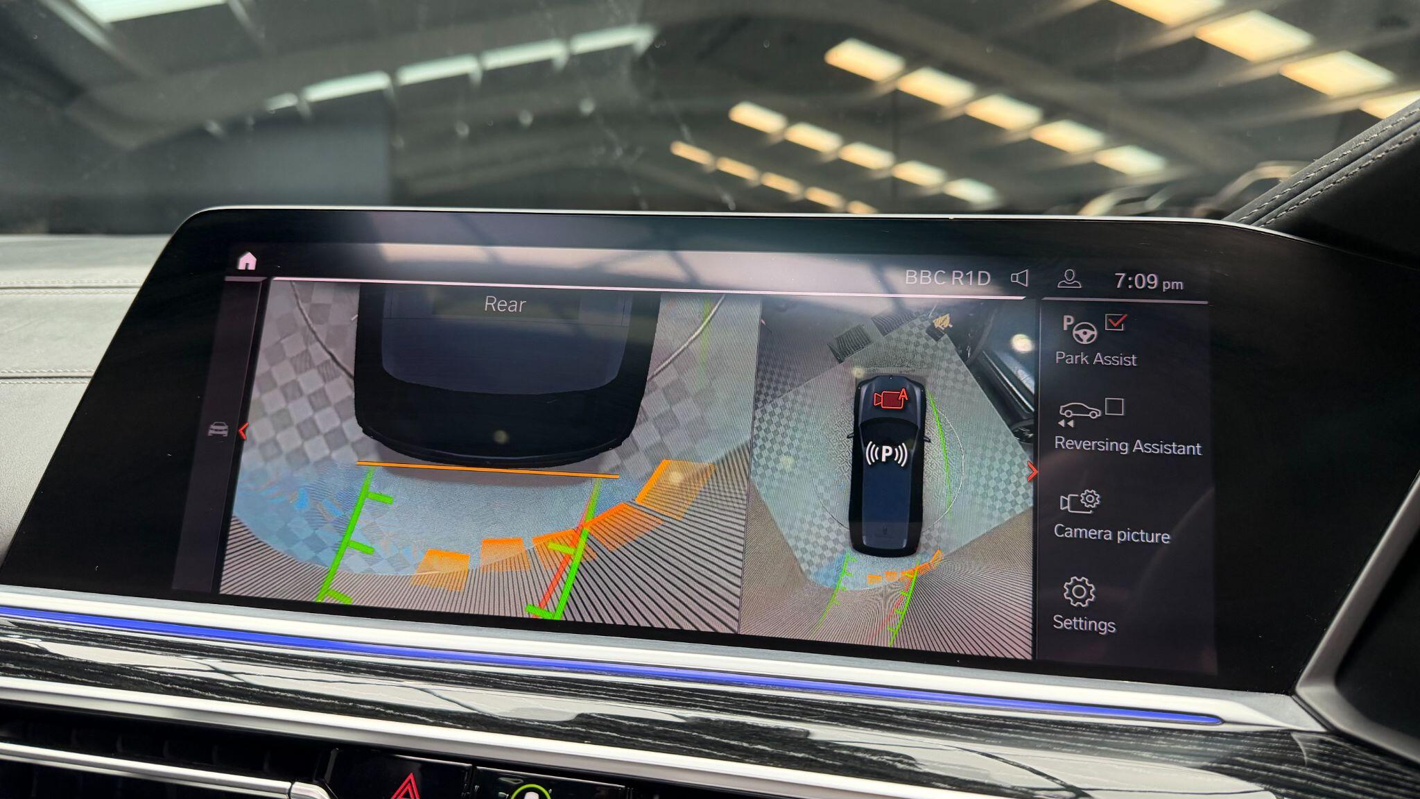 BMW X7 view 27