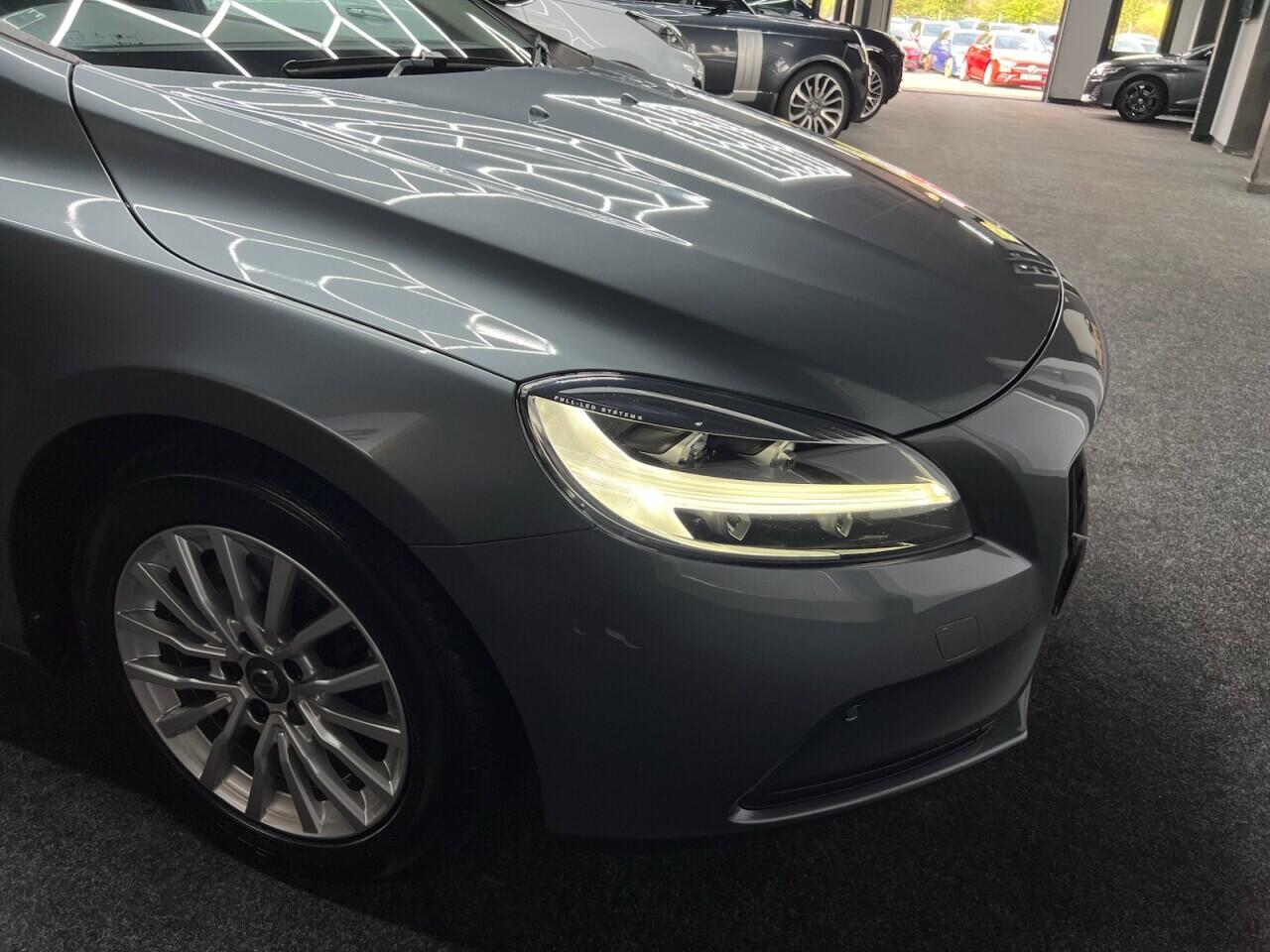 Volvo V40 view 19