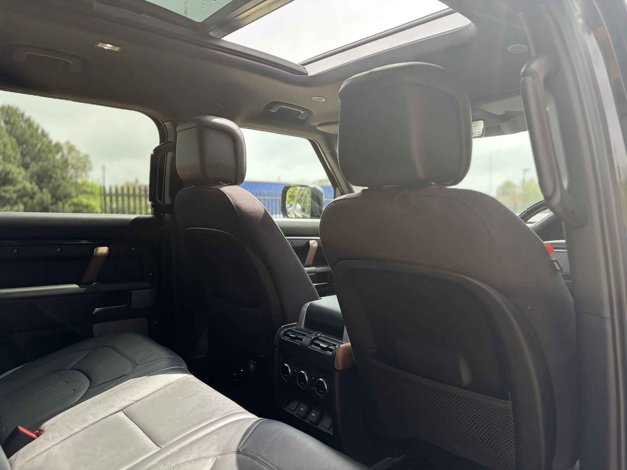 Land Rover Defender 130 view 27