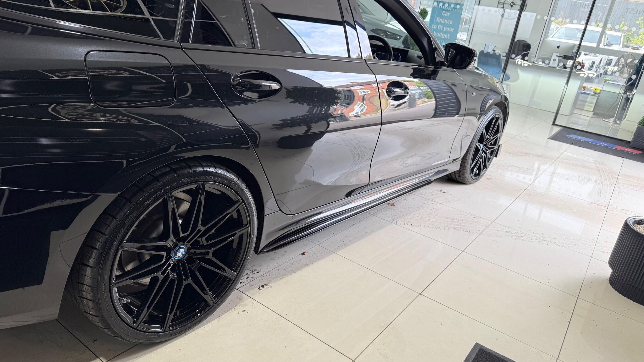 BMW 3 Series view 15