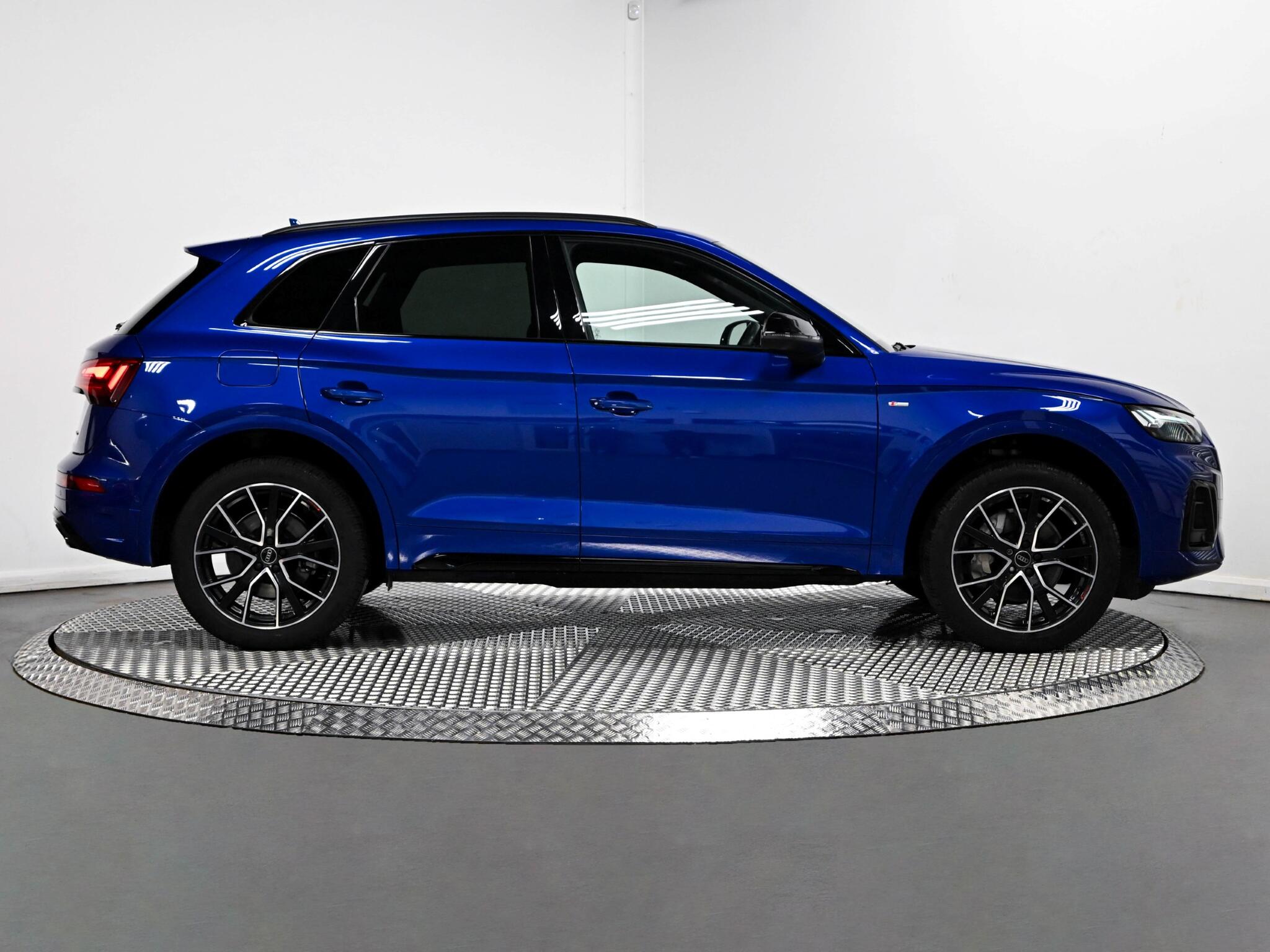 Audi Q5 view 18