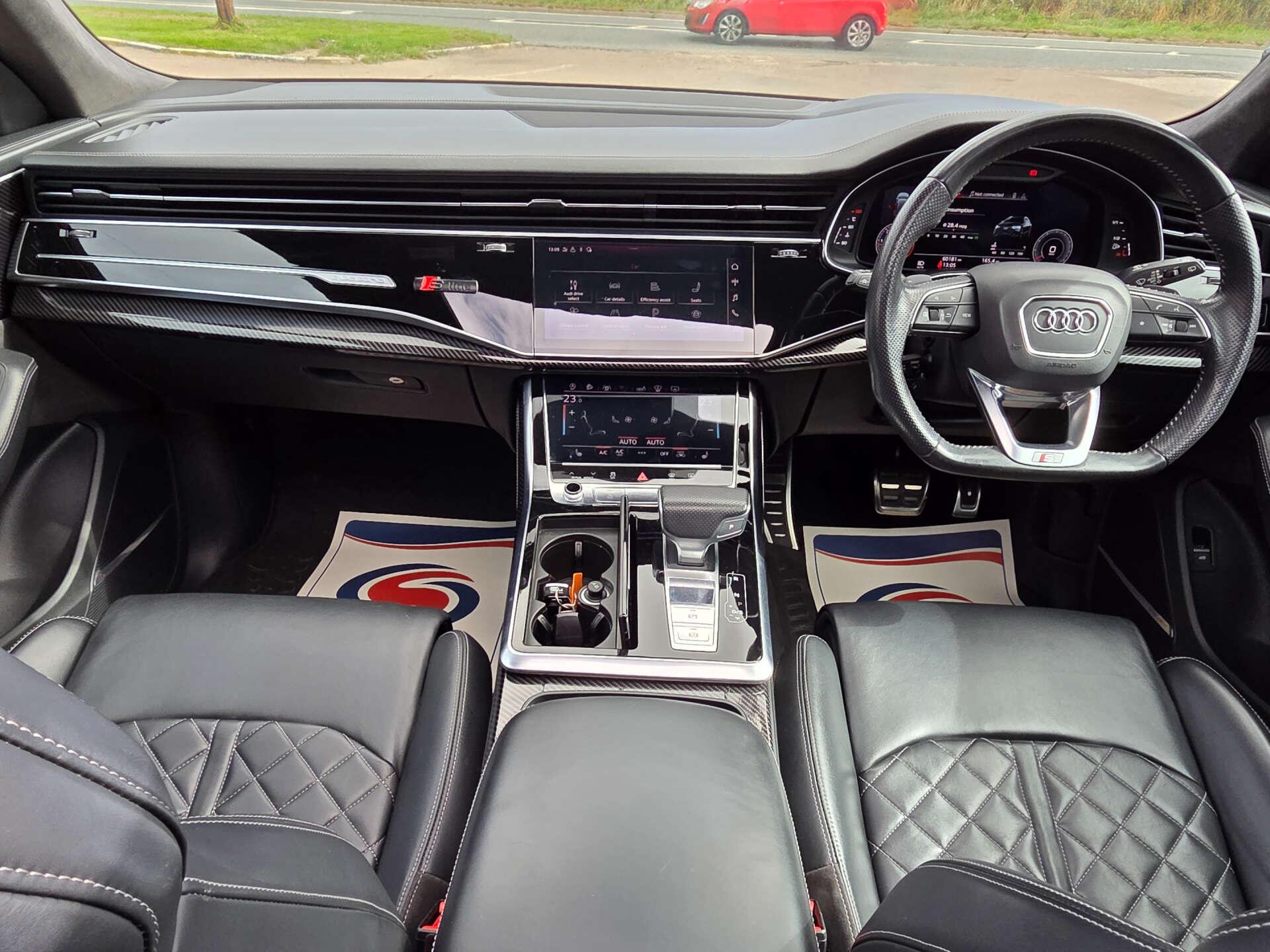 Audi Q8 view 22
