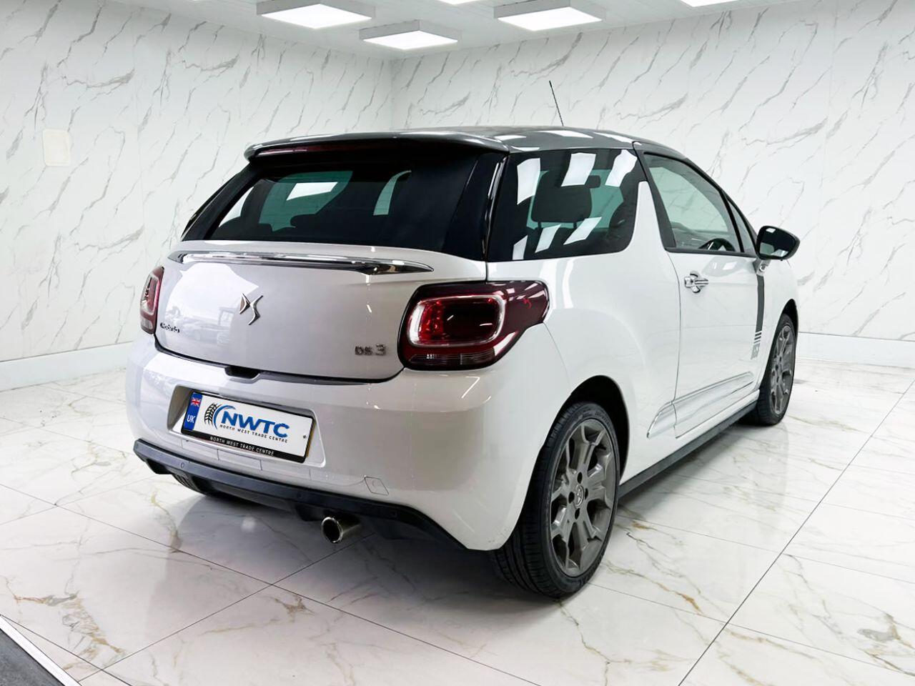 DS Automobiles DS 3 view 11