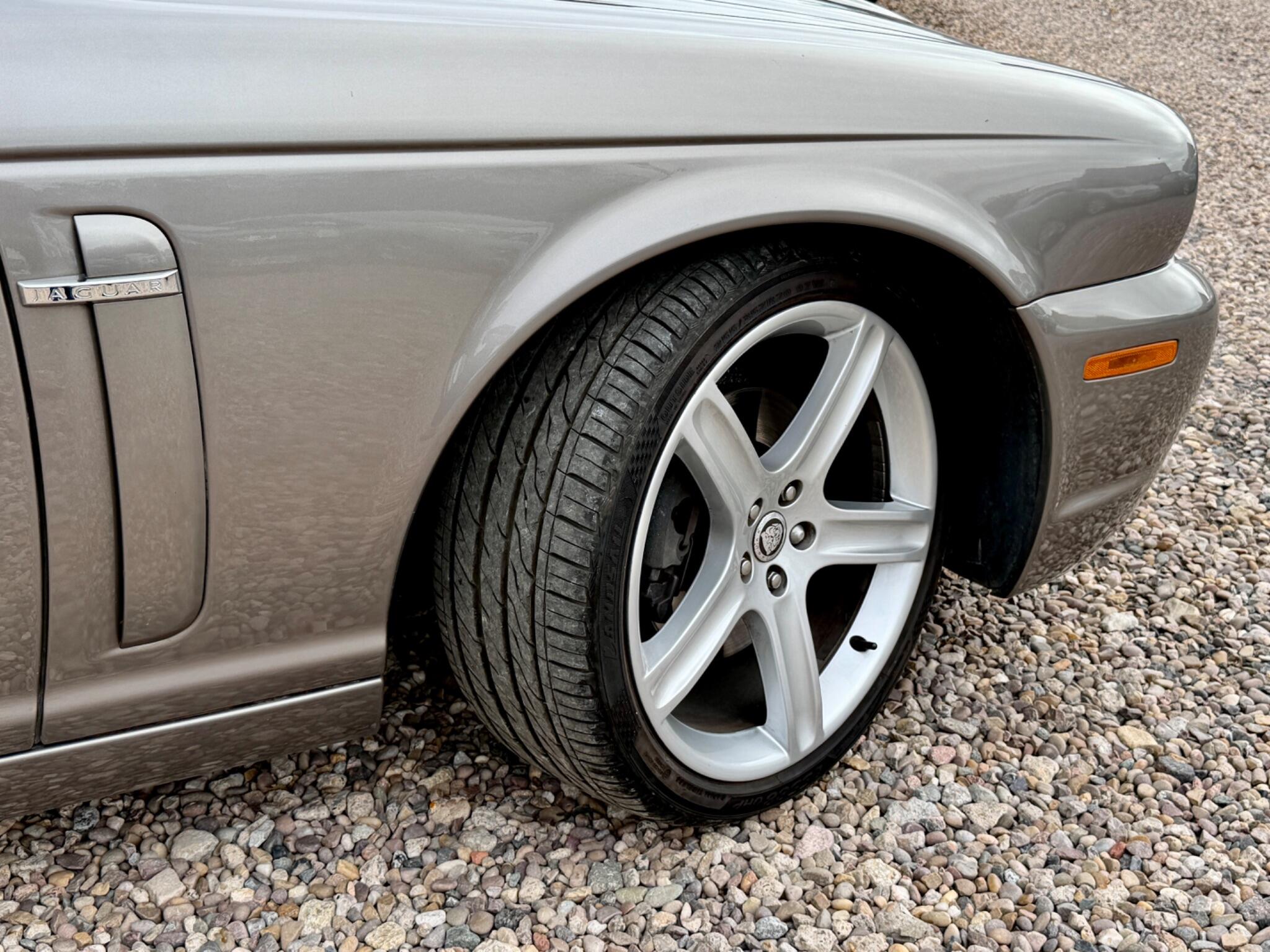 Jaguar XJ view 9