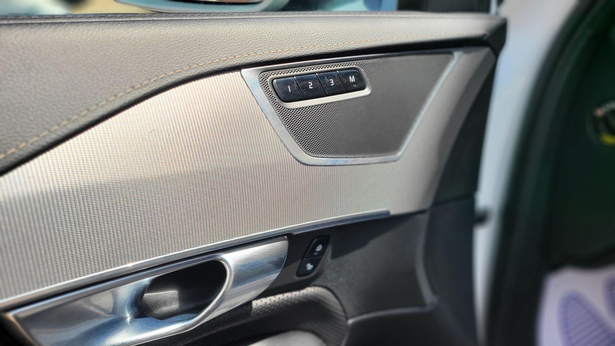 Volvo XC90 view 23