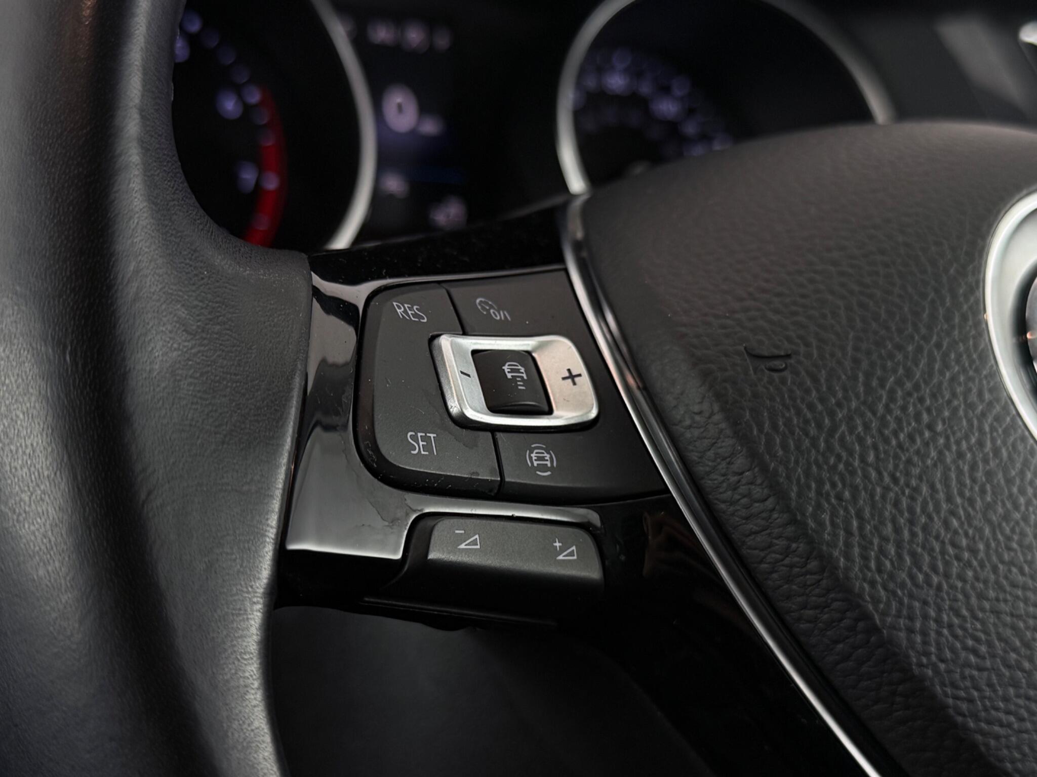 Volkswagen Tiguan view 13
