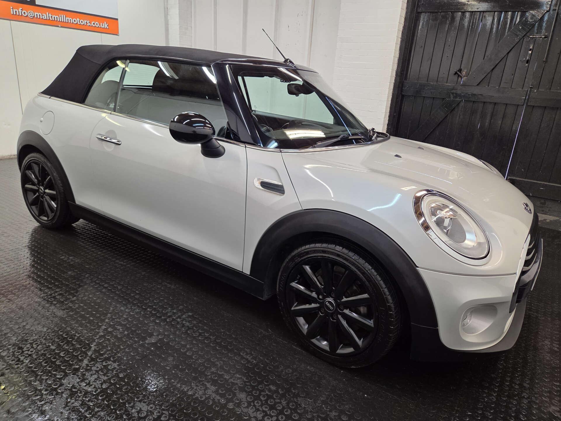 Mini Convertible view 40