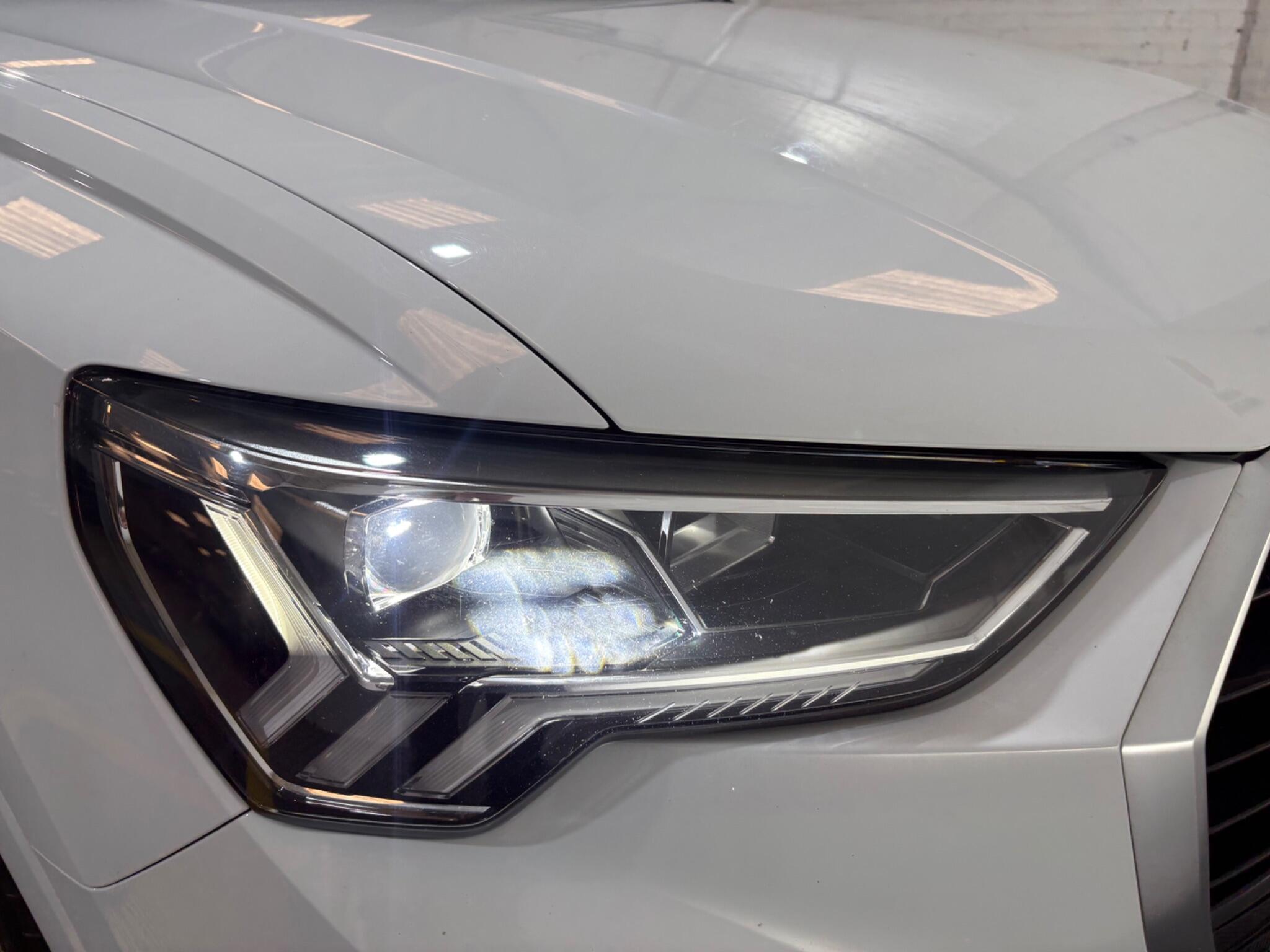 Audi Q3 view 63