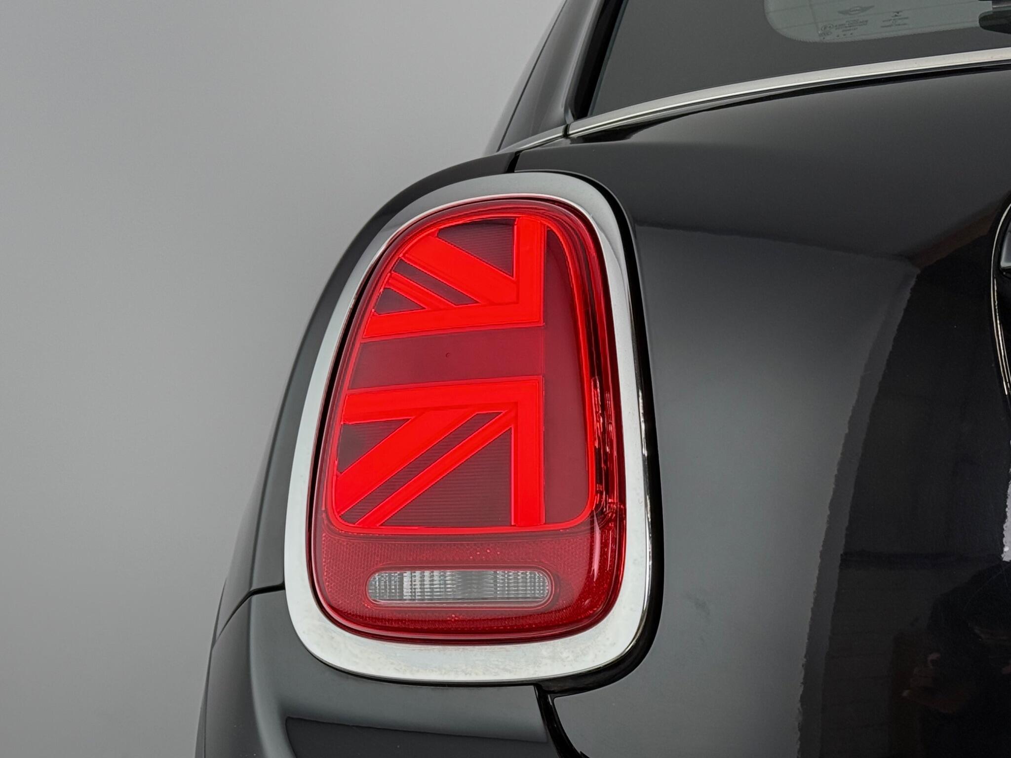 Mini Hatch view 6