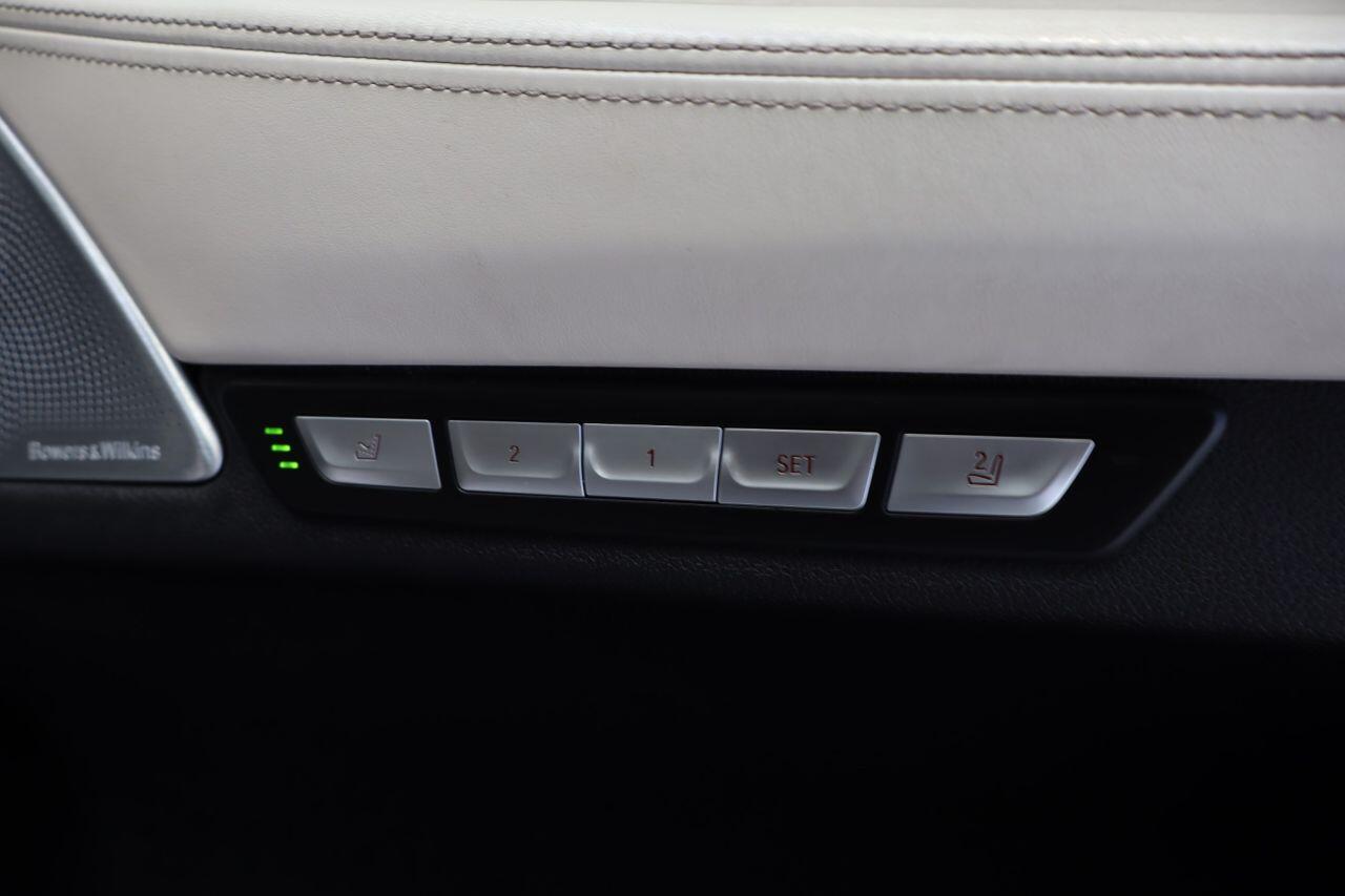 BMW 7 Series view 38