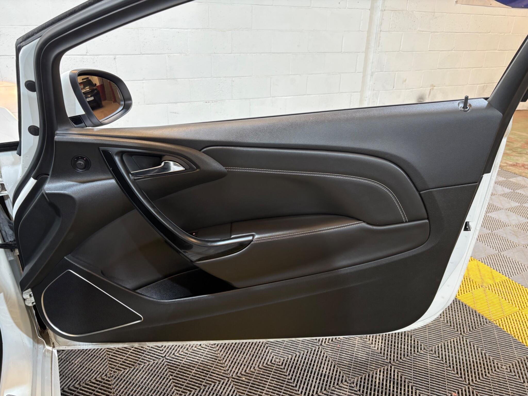 Vauxhall Astra GTC view 33
