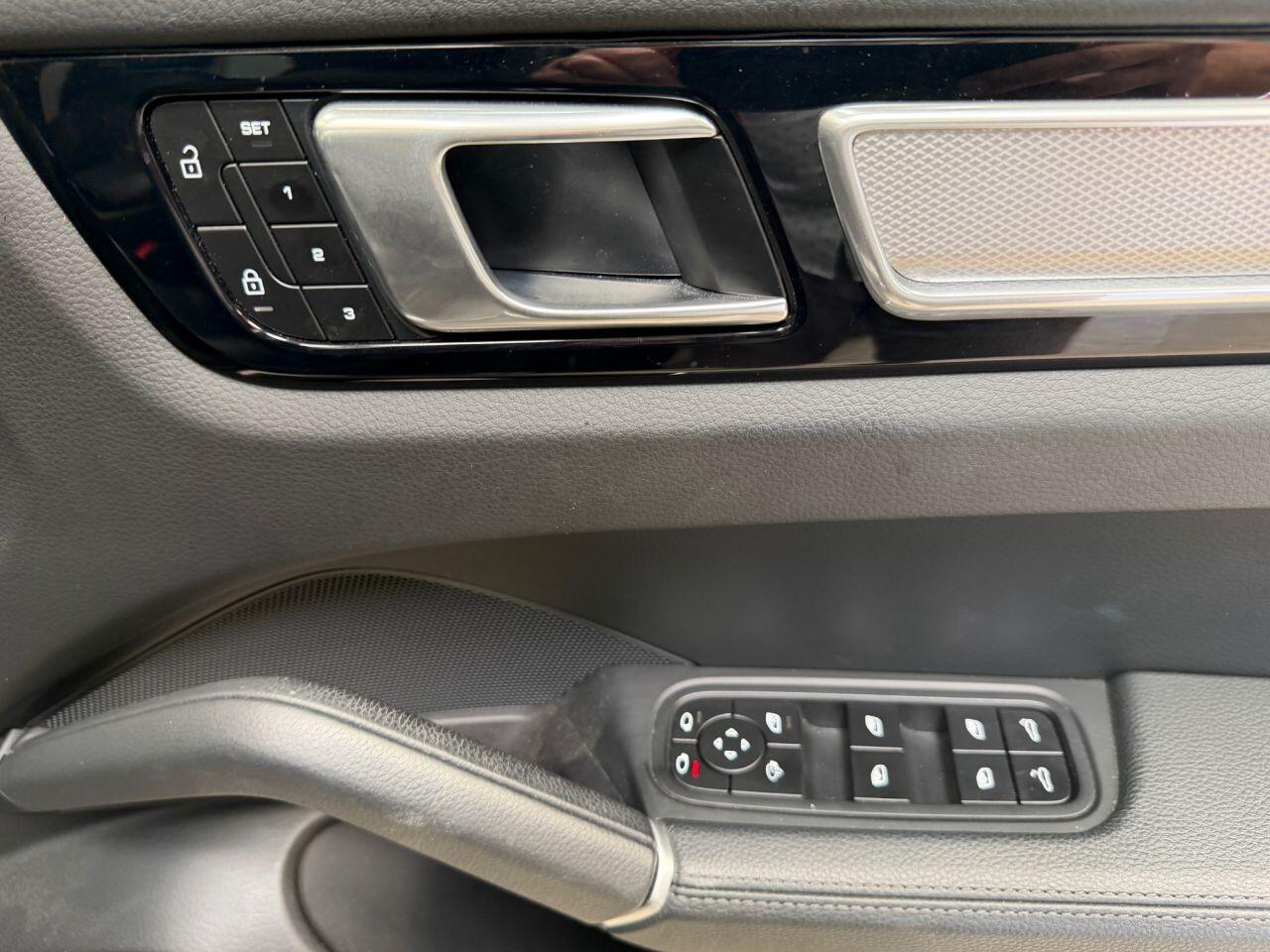 Porsche Cayenne view 37