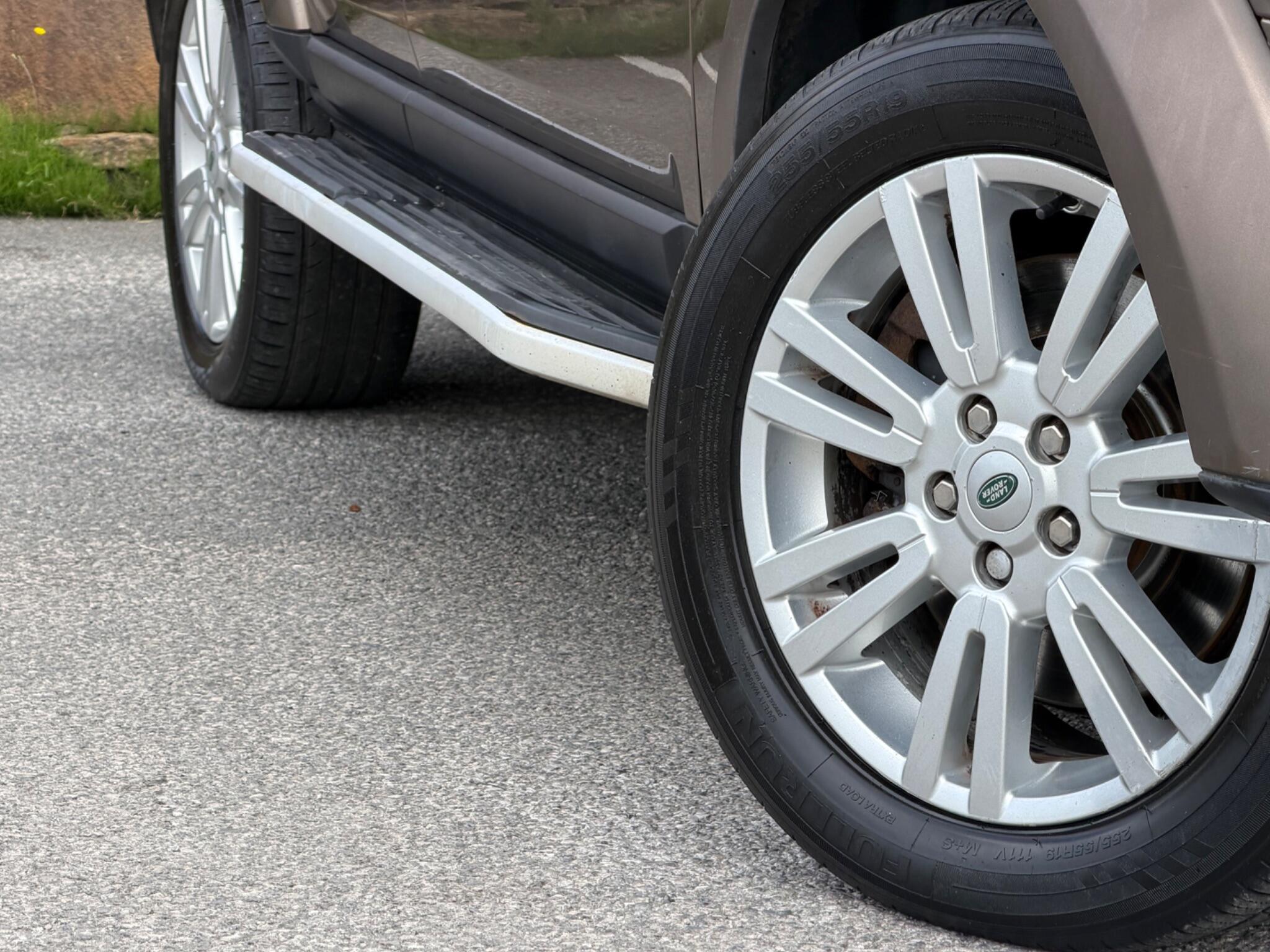 Land Rover Discovery view 35