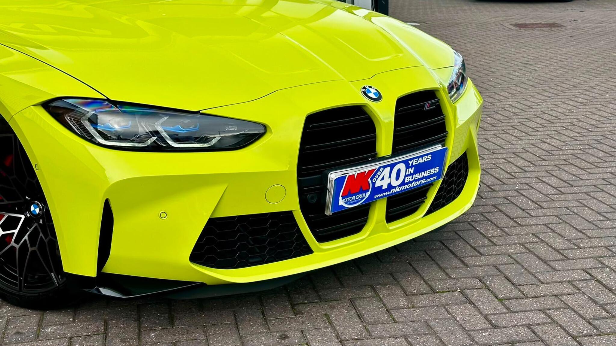 BMW M4 view 3