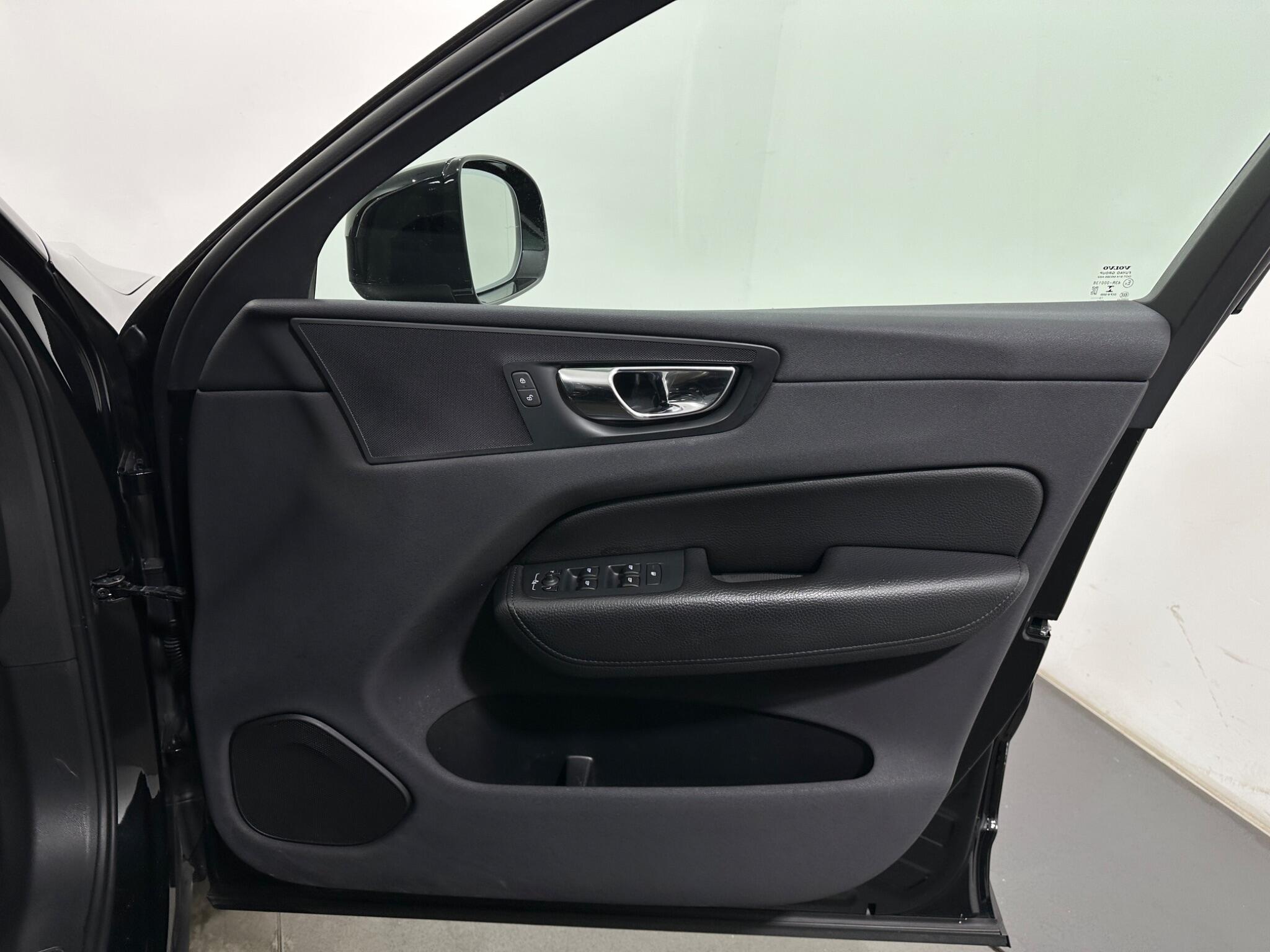Volvo XC60 view 34