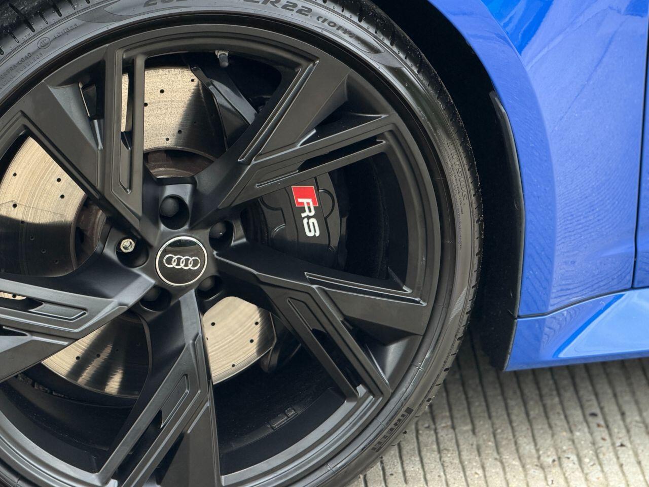 Audi RS6 Avant view 8