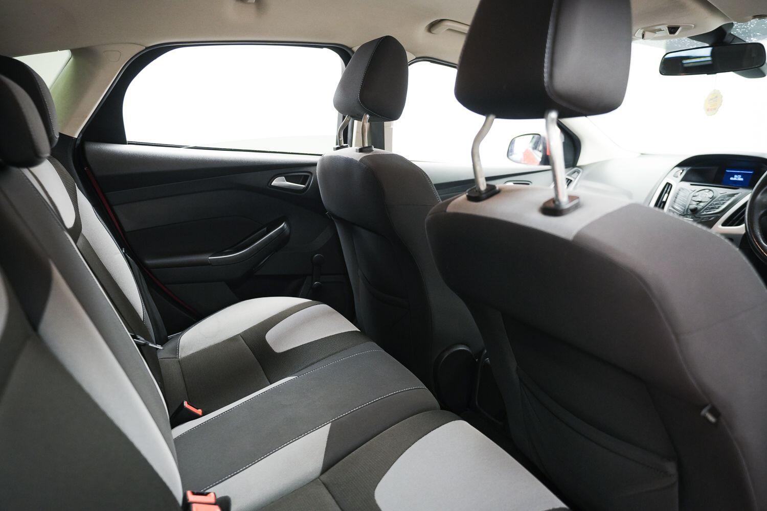 Ford Focus view 16