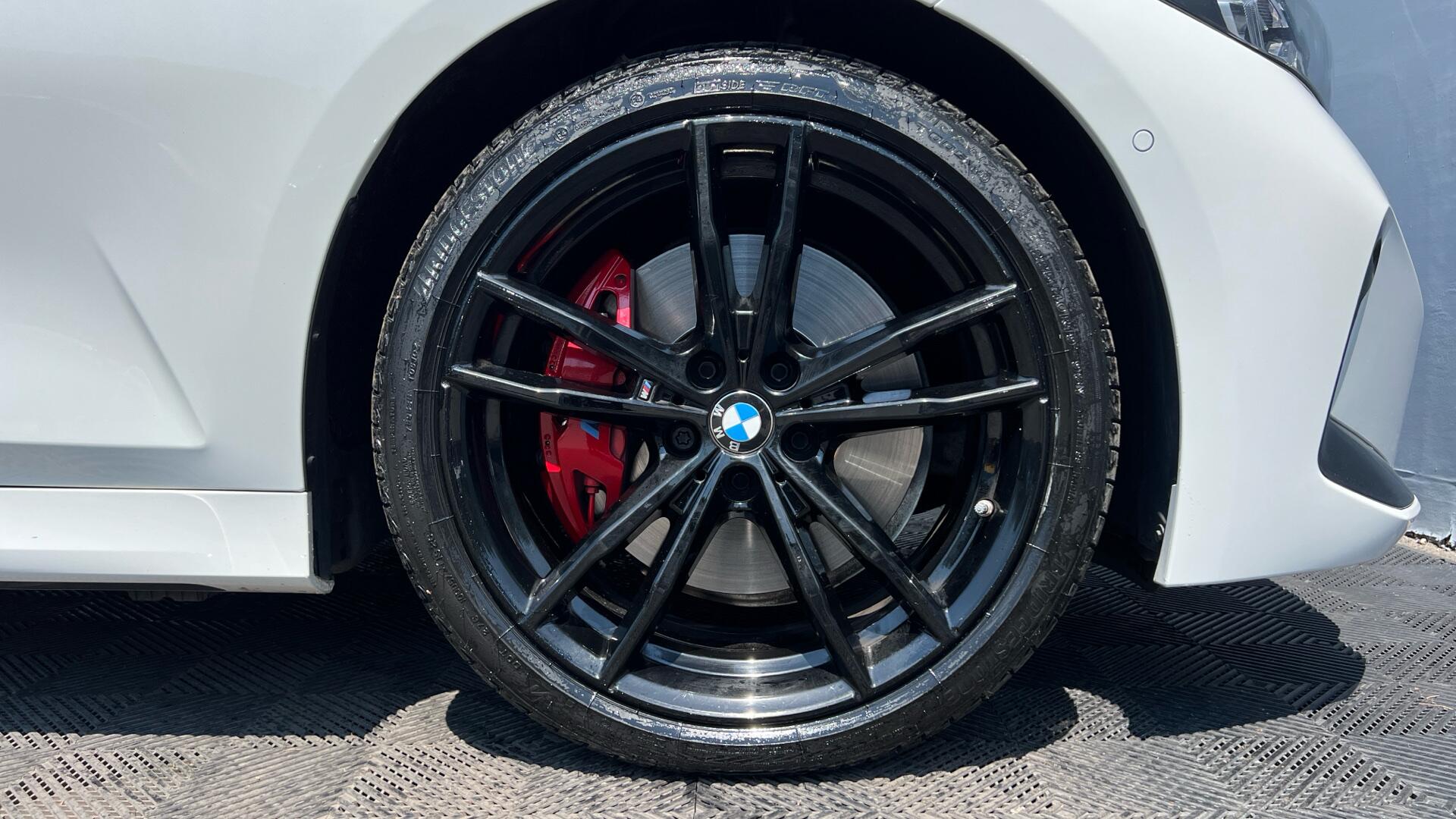 BMW 3 Series view 14