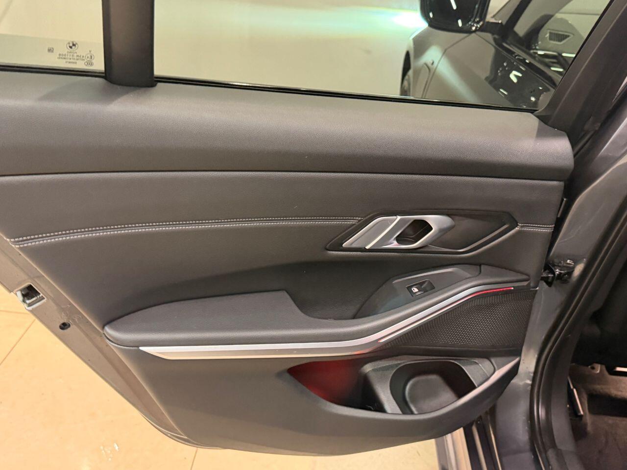 BMW 3 Series view 44