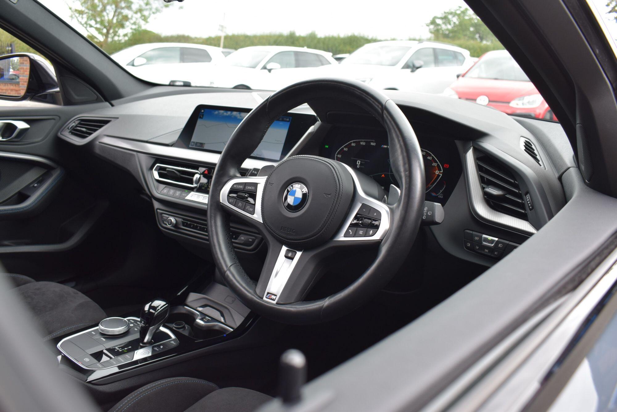 BMW 1 Series view 11