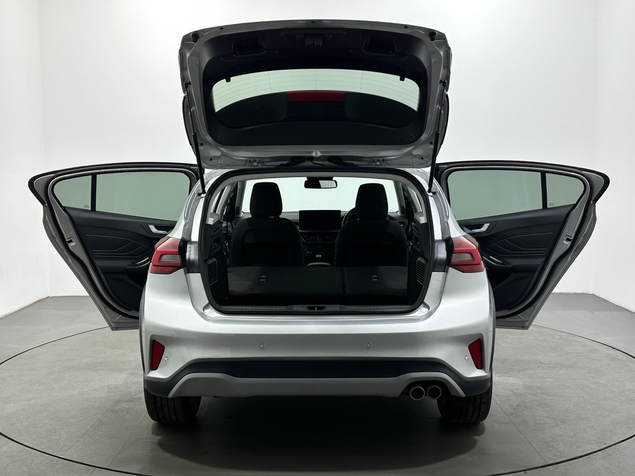 Ford Focus view 42