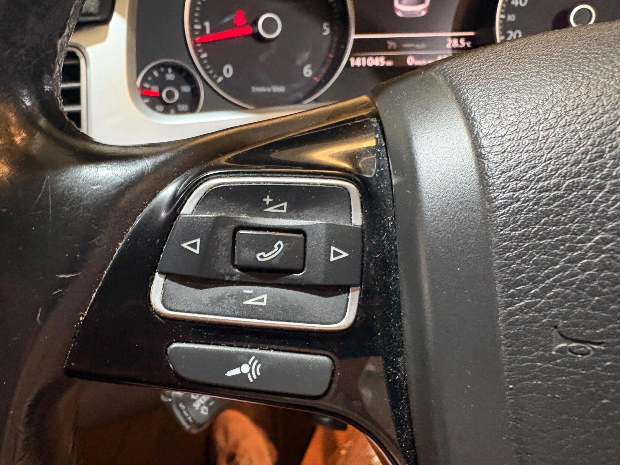 Volkswagen Touareg view 28