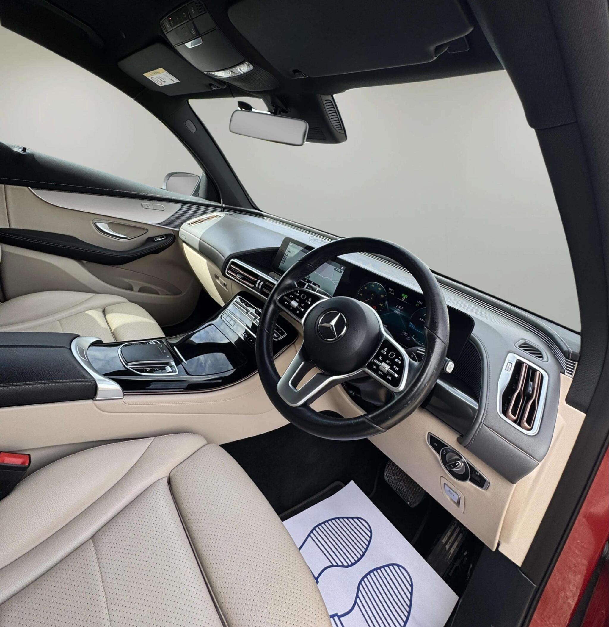 Mercedes-Benz EQC view 30