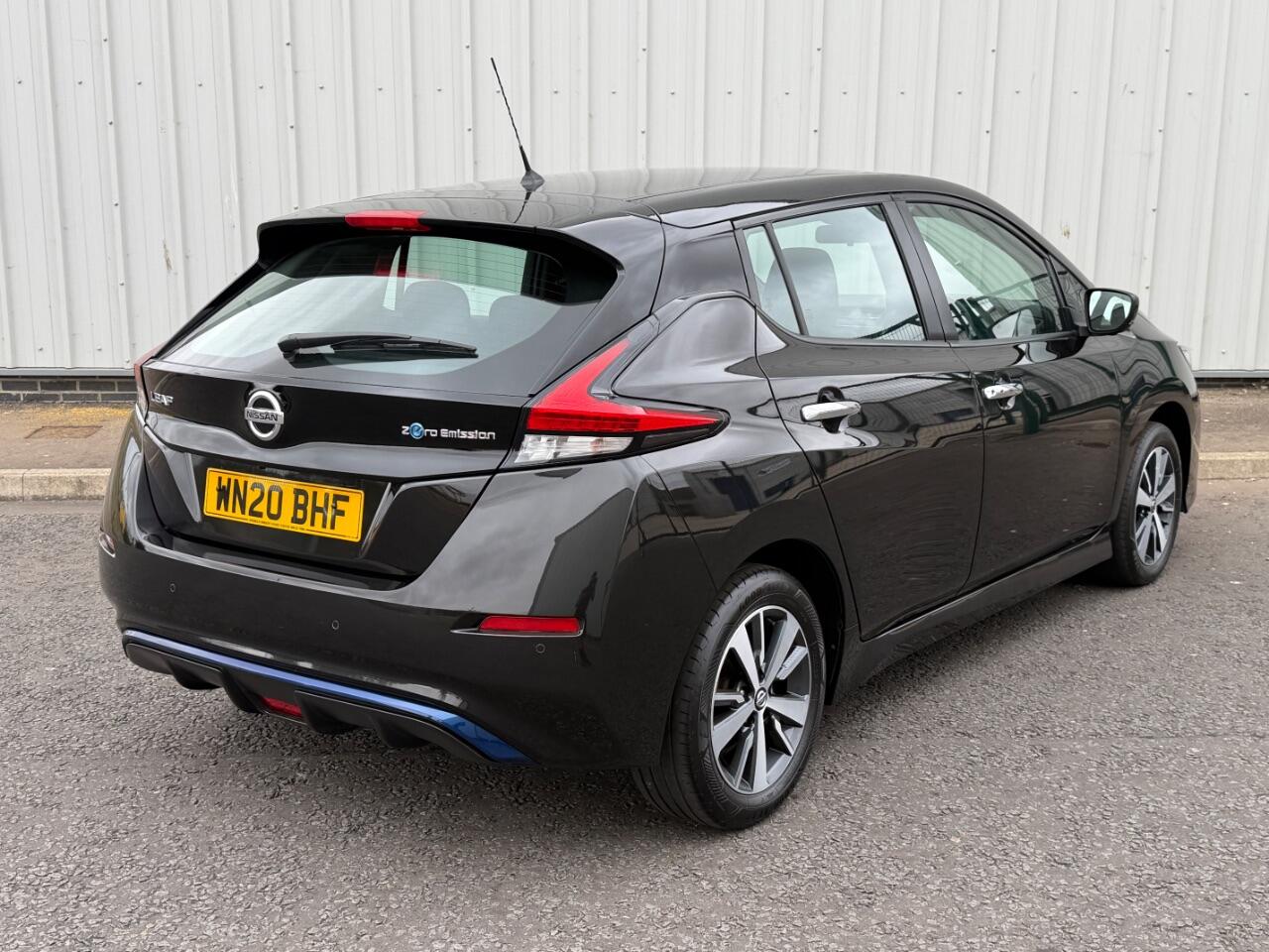 Nissan Leaf view 9