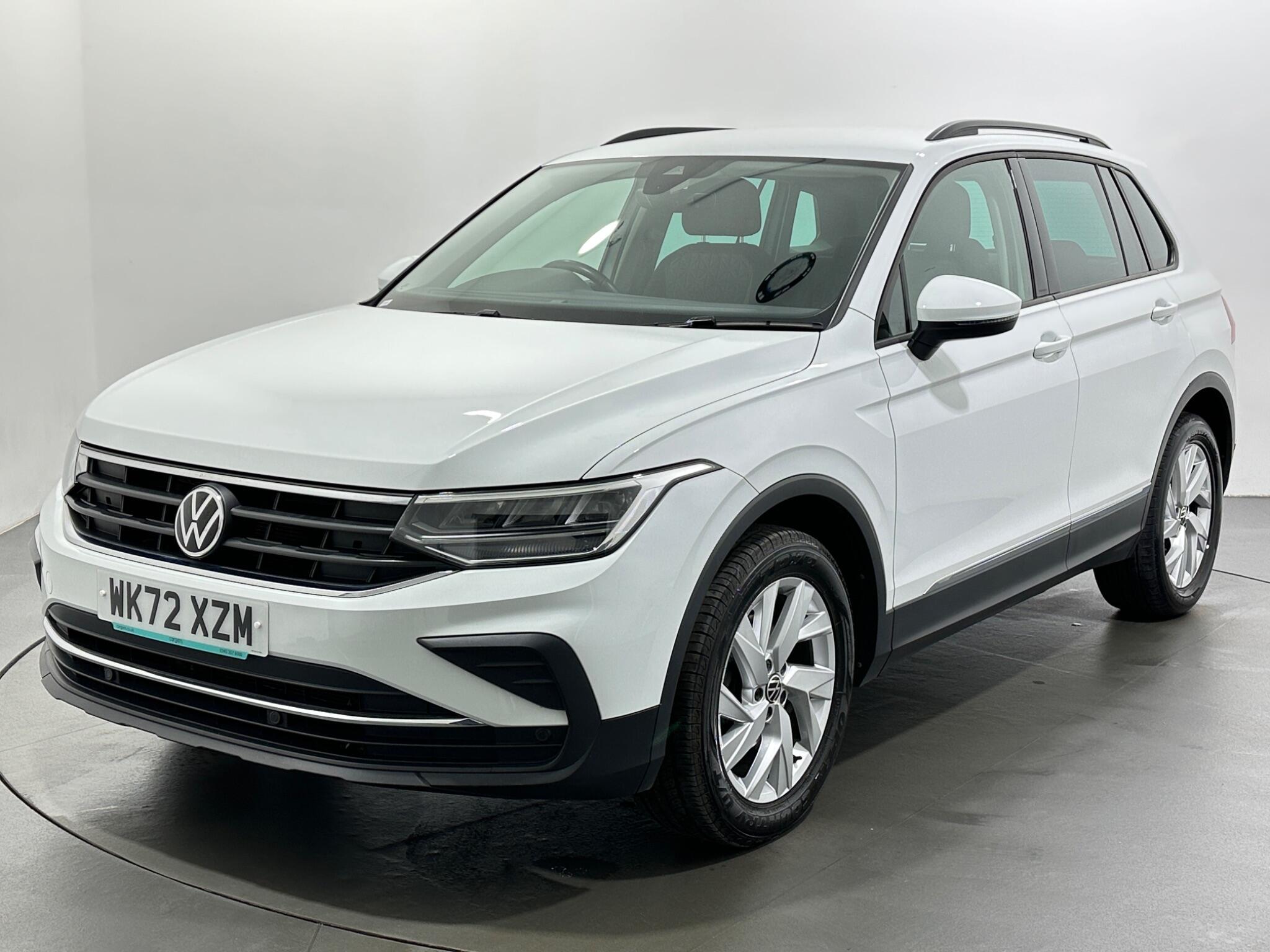 Volkswagen Tiguan view 4